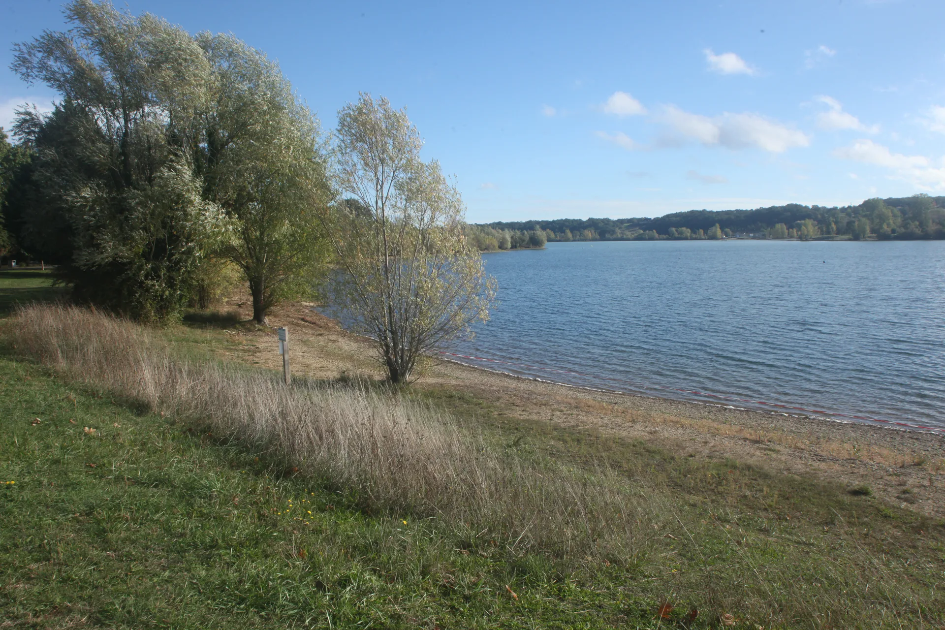 Lac de Saint Cyr à Beaumont Saint-Cyr — Sur le lac
