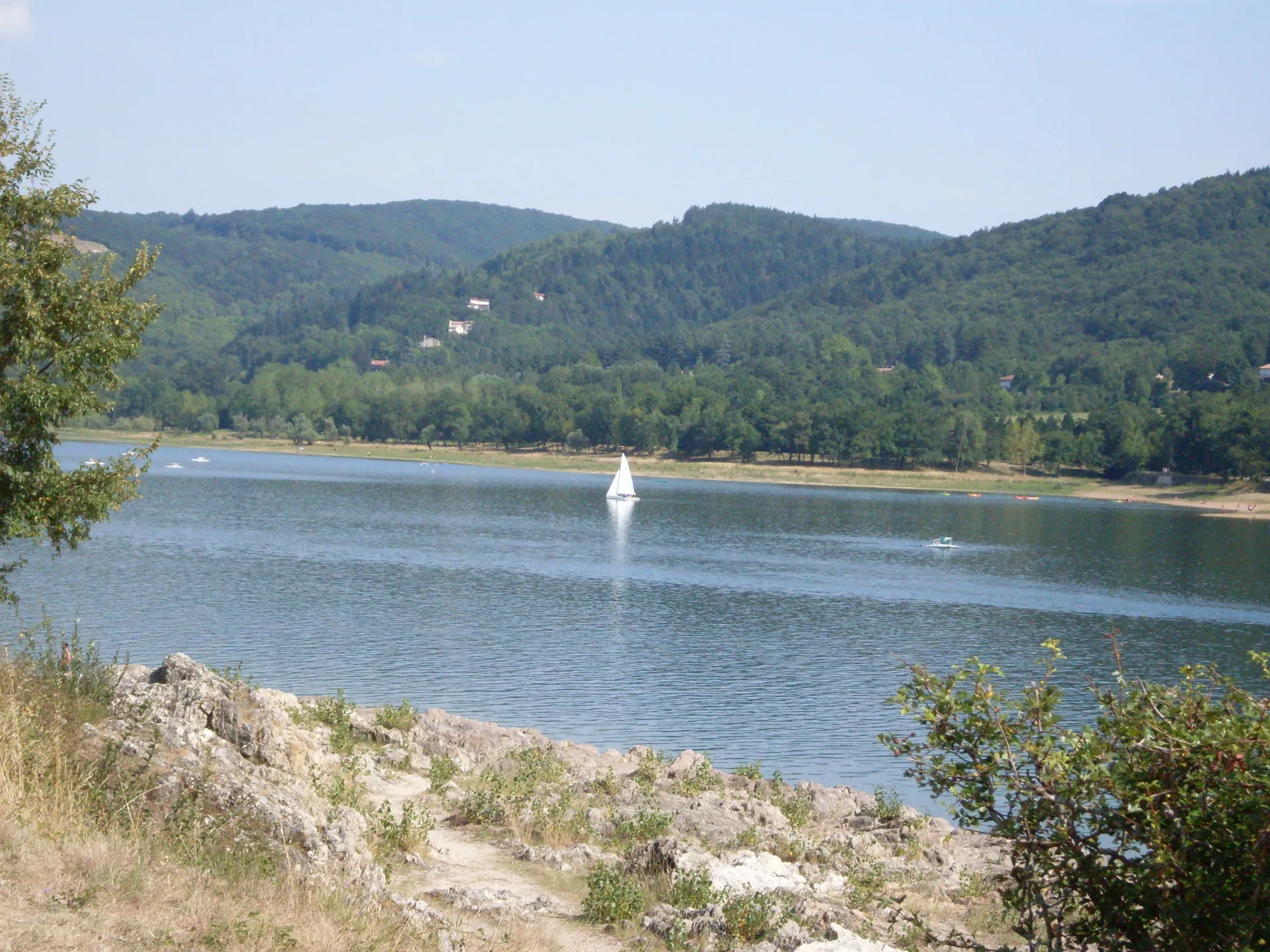 Lac de Saint Ferreol à Sorèze — À 1,3 km du lac