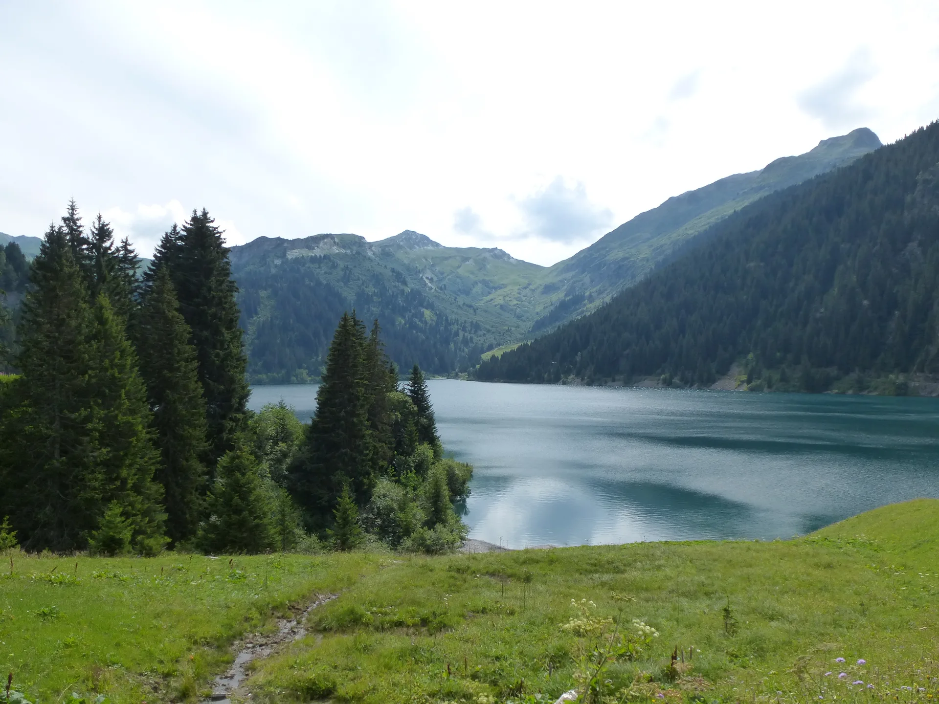 Lac de Saint Guerin à Beaufort — À 364 m du lac