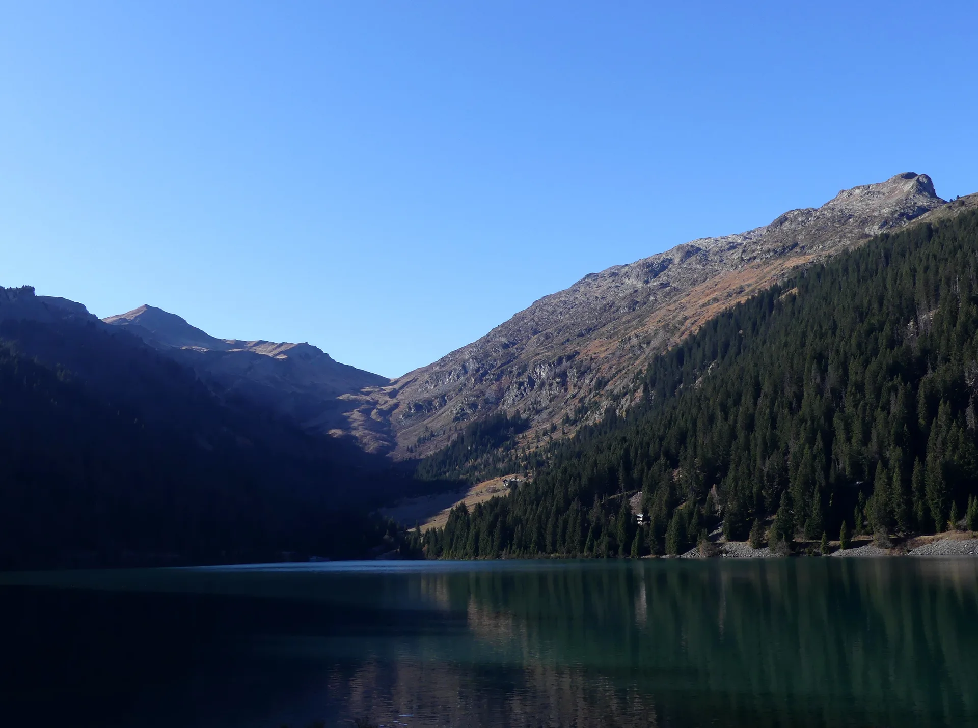 Lac de Saint Guerin à Beaufort — À 620 m du lac