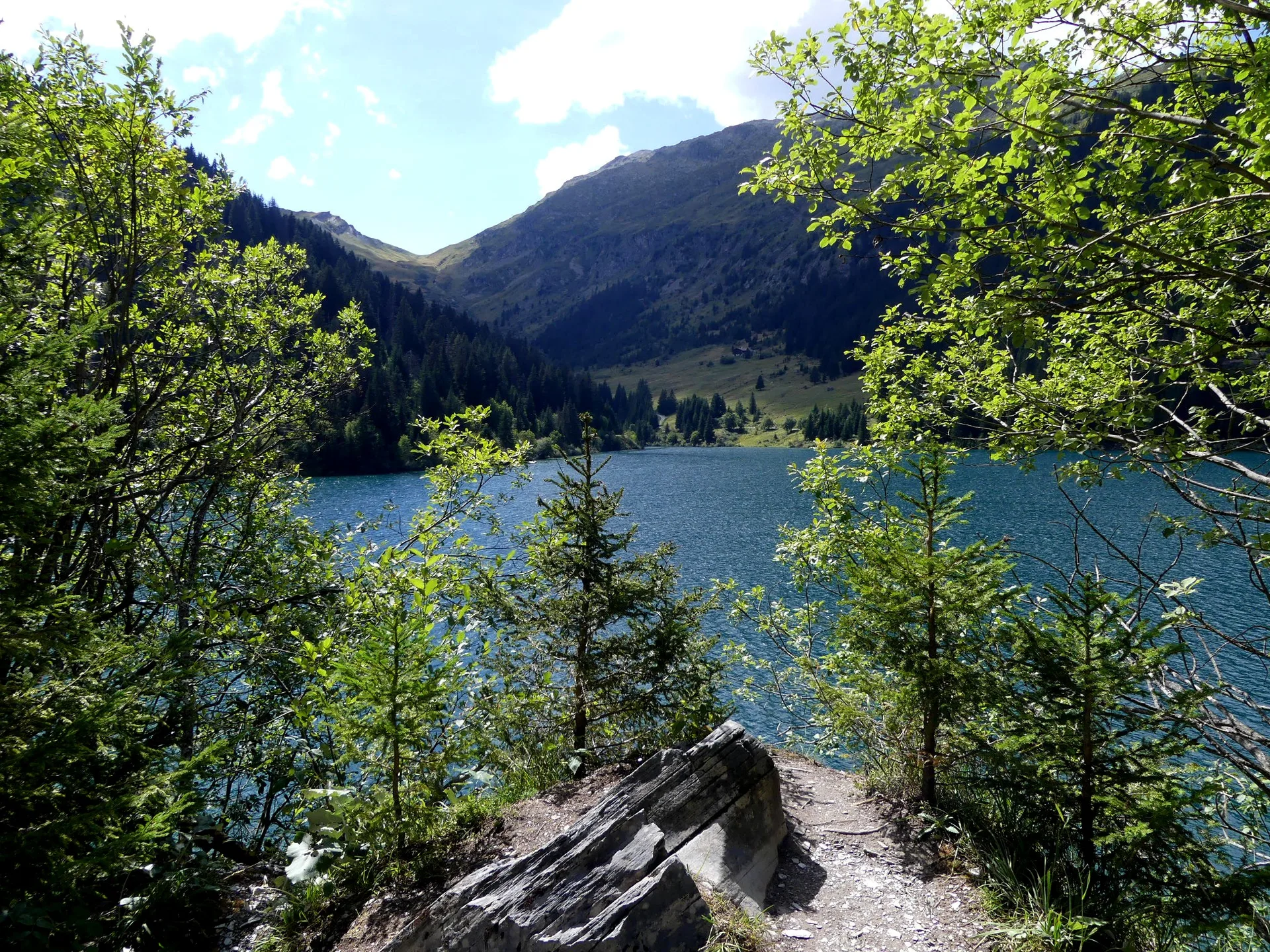 Lac de Saint Guerin à Beaufort — À 818 m du lac