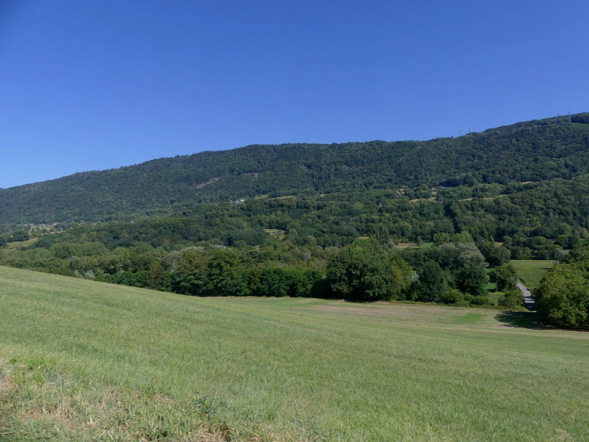 Lac de Saint Helene à Sainte-Hélène-du-Lac — À 946 m du lac