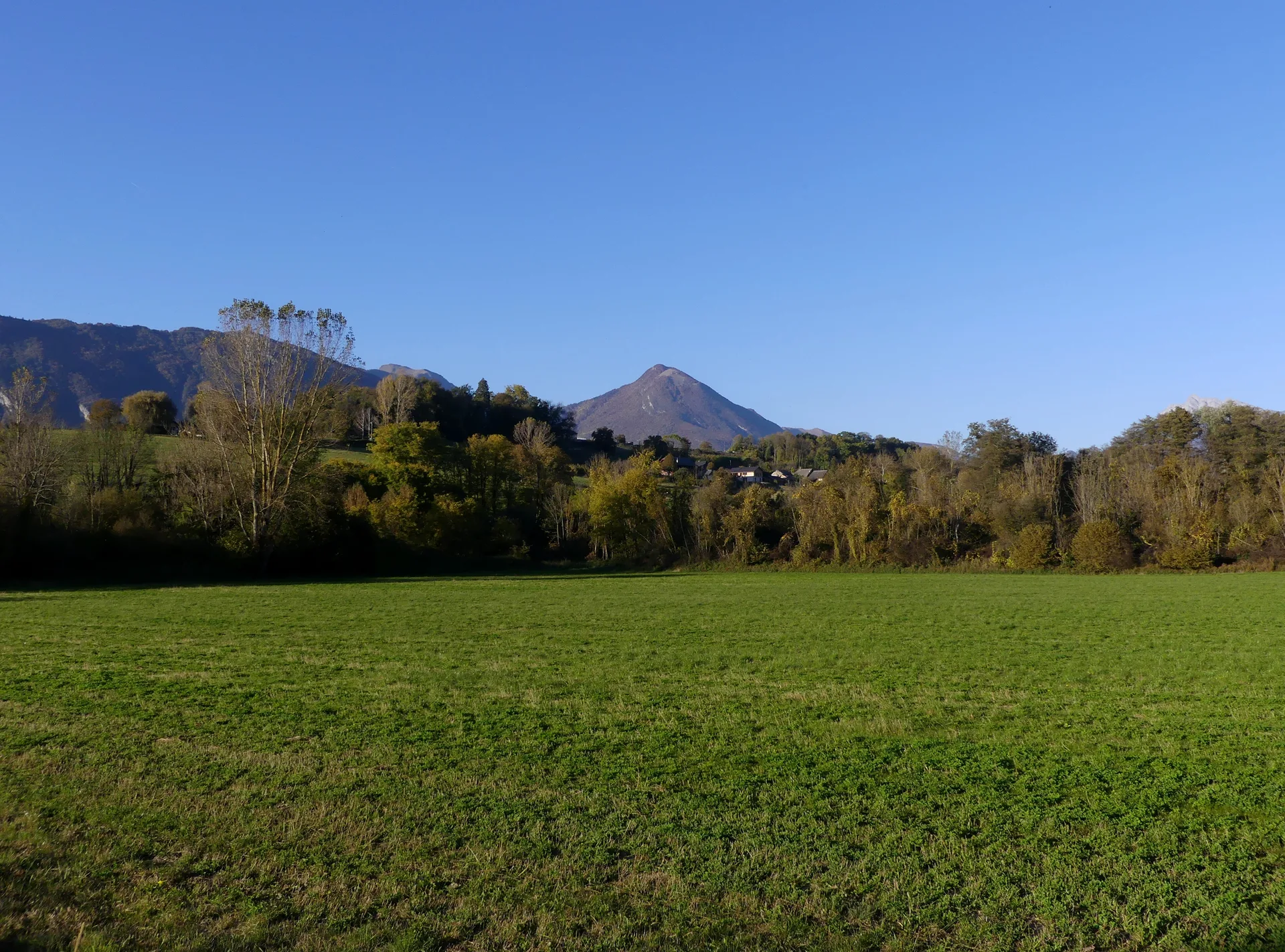Lac de Saint Helene à Sainte-Hélène-du-Lac — À 950 m du lac