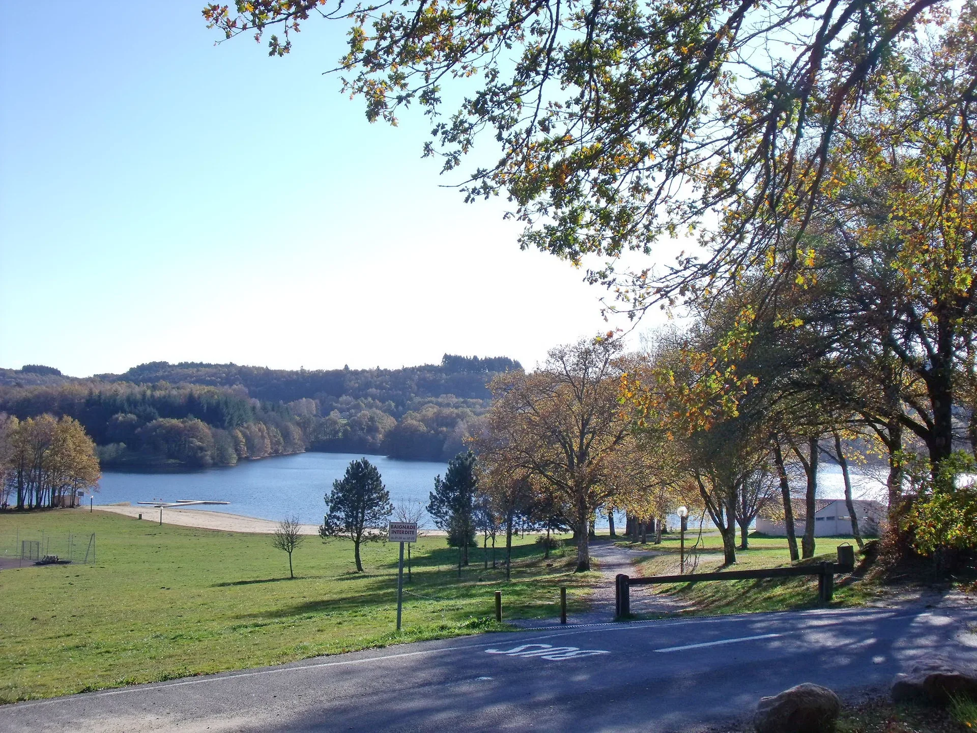 Lac de Saint Pardoux 02 à Razès — Sur le lac