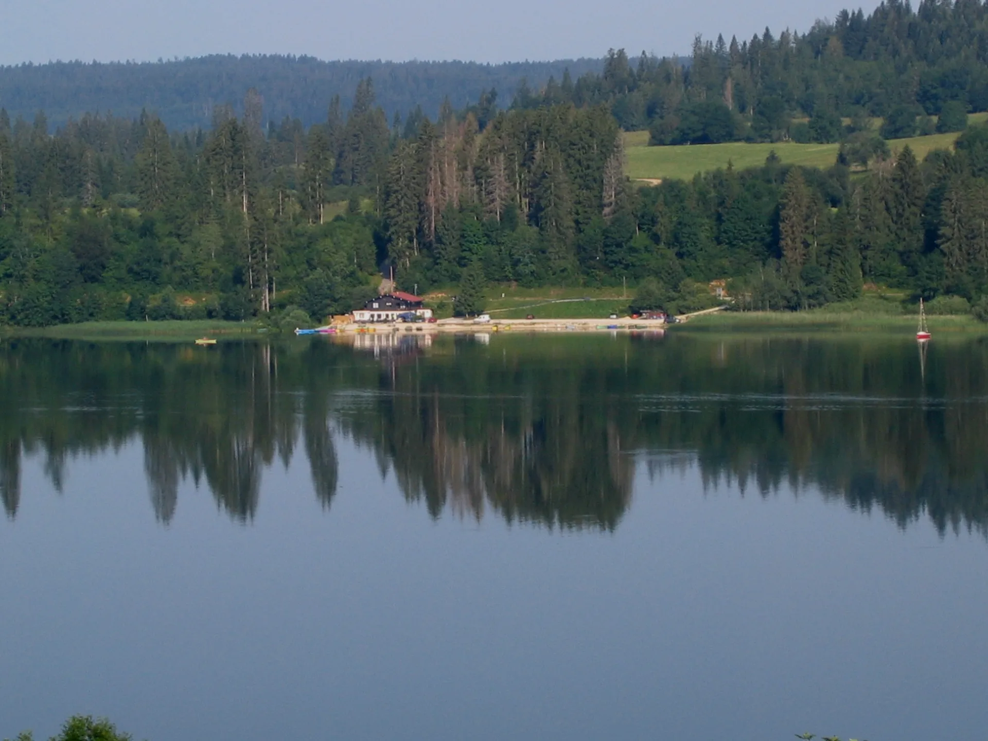 Lac de Saint-Point à Saint-Point-Lac — À 1,6 km du lac