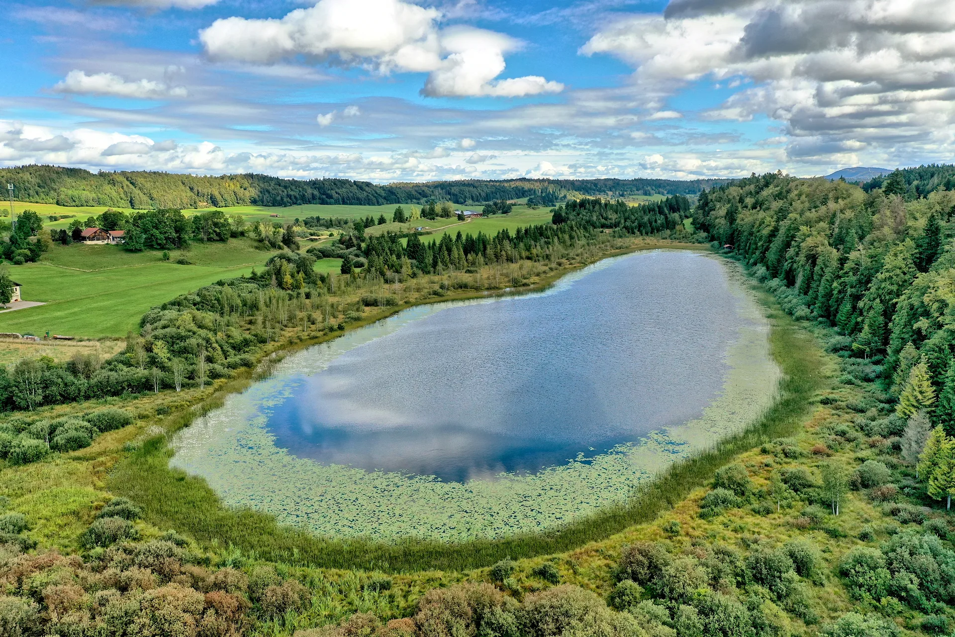 Lac de Saint-Point à Saint-Point-Lac — À 2,4 km du lac