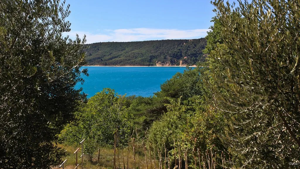 Lac de Sainte-Croix à Bauduen — À 2,3 km du lac