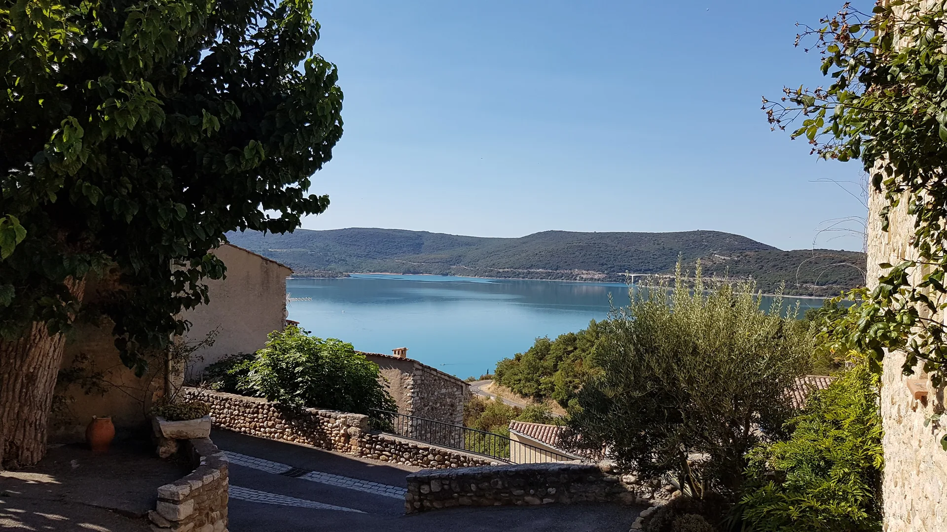 Lac de Sainte Croix du Verdon à Bauduen — À 2,4 km du lac