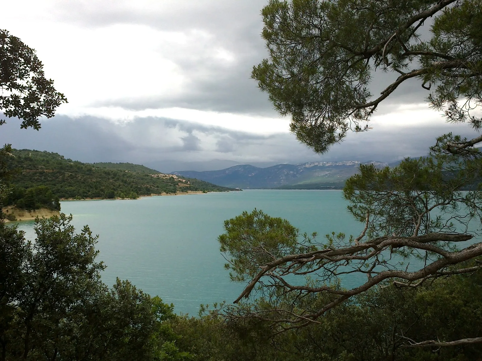 Lac de Sainte Croix du Verdon à Bauduen — À 2,7 km du lac