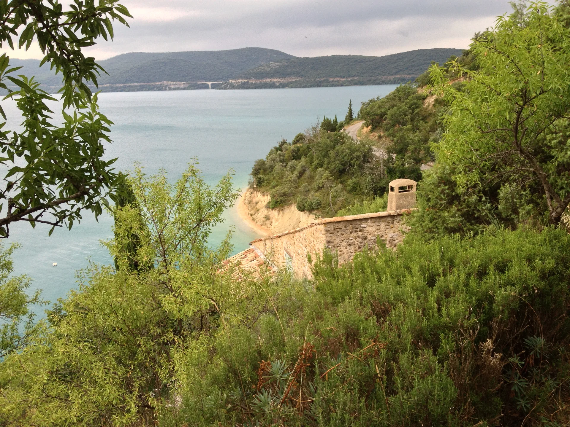 Lac de Sainte Croix à Sainte-Croix-du-Verdon — À 1,5 km du lac