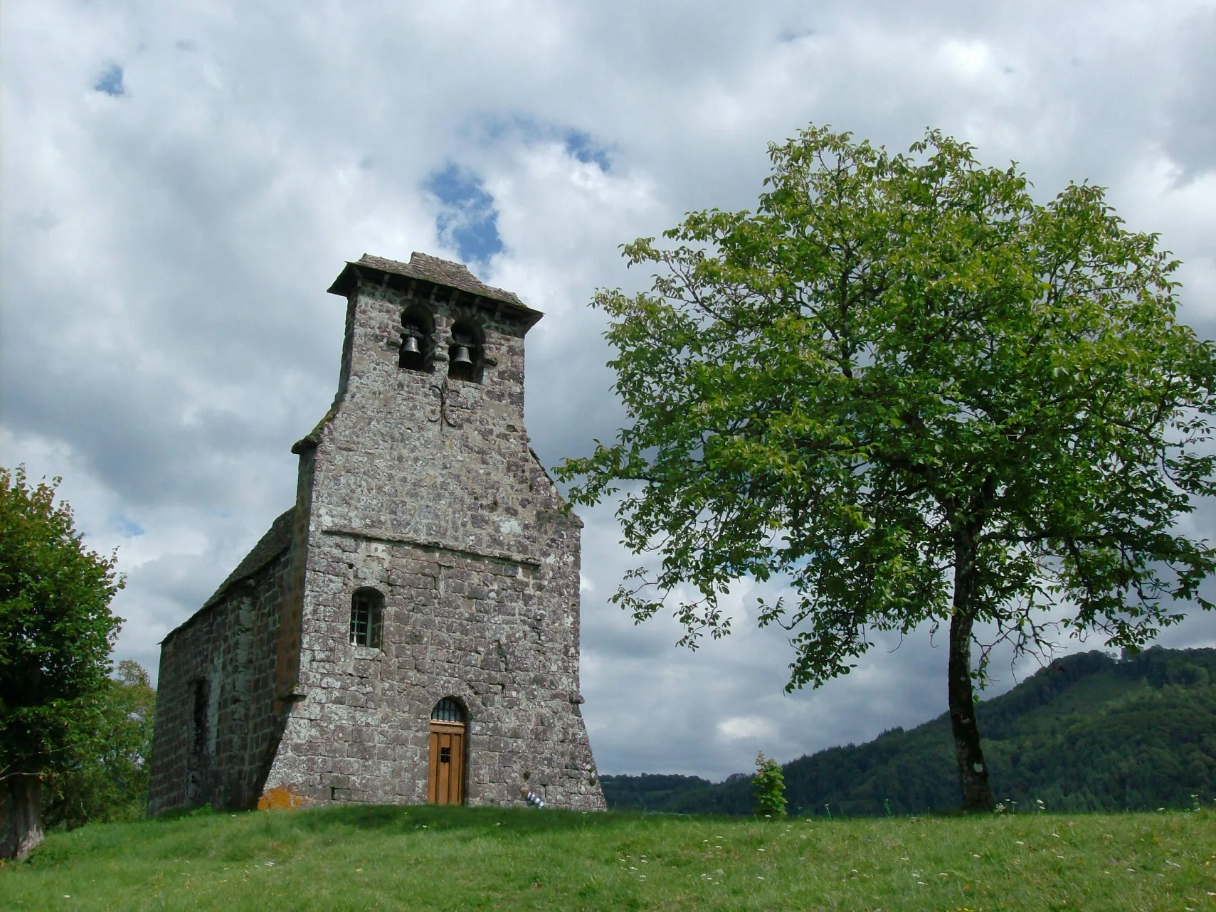 Lac de Sarrans à Thérondels — Sur le lac