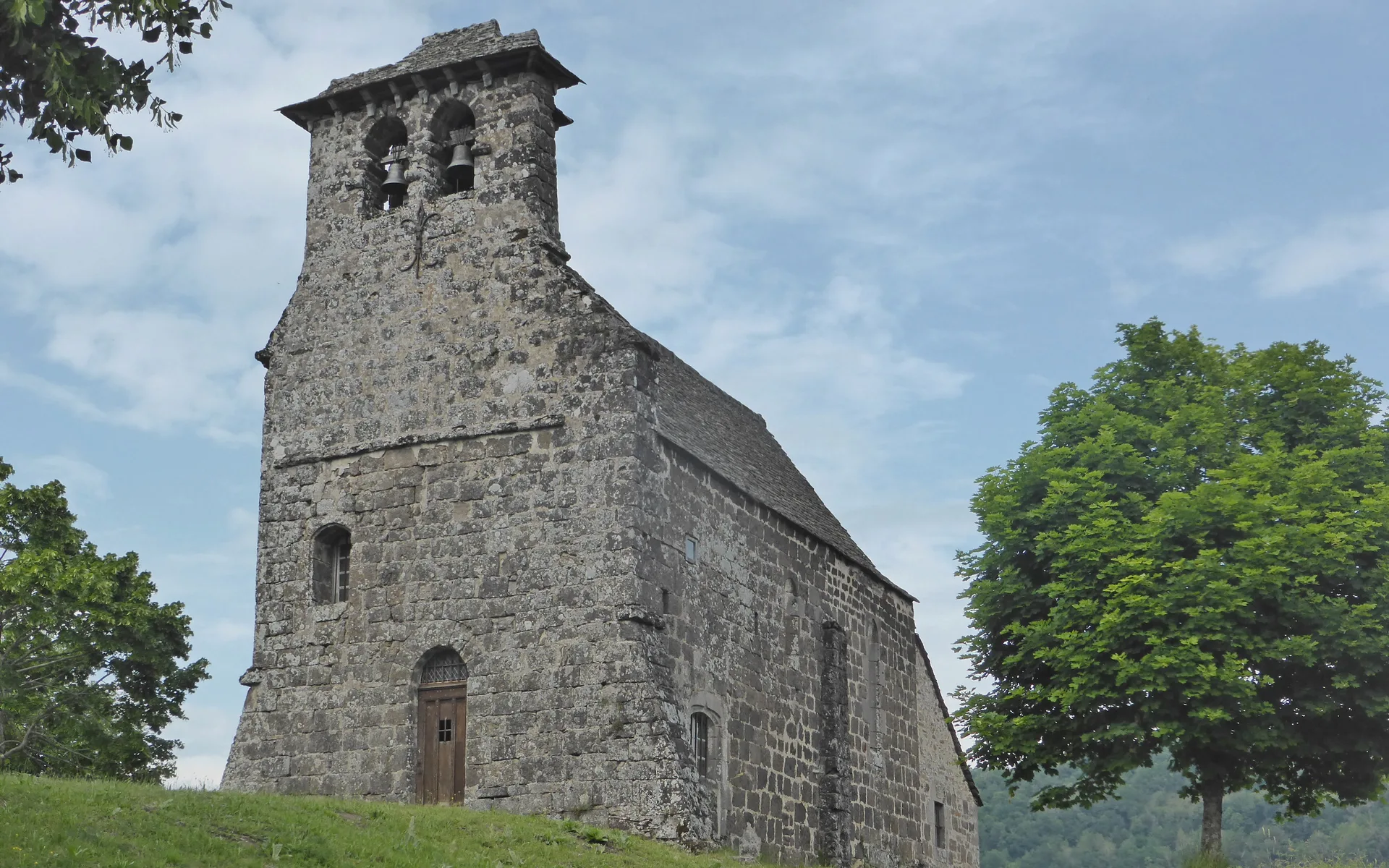 Lac de Sarrans à Thérondels — Sur le lac