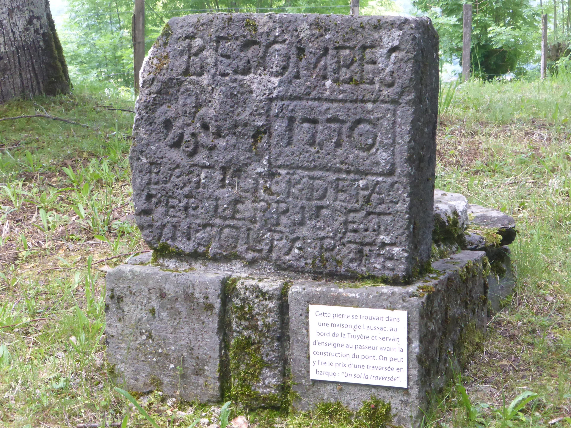 Lac de Sarrans à Thérondels — Sur le lac
