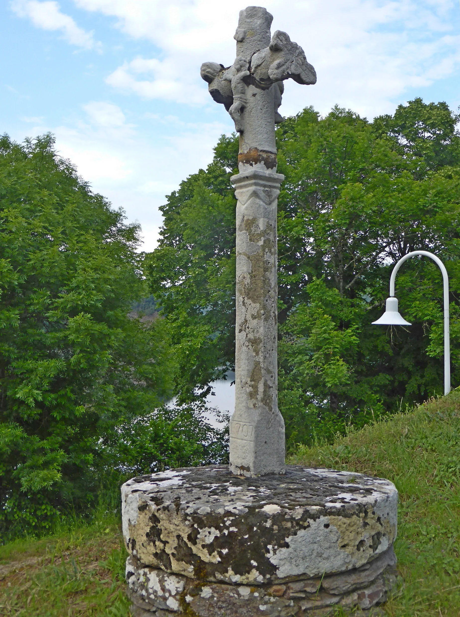 Lac de Sarrans à Thérondels — Sur le lac