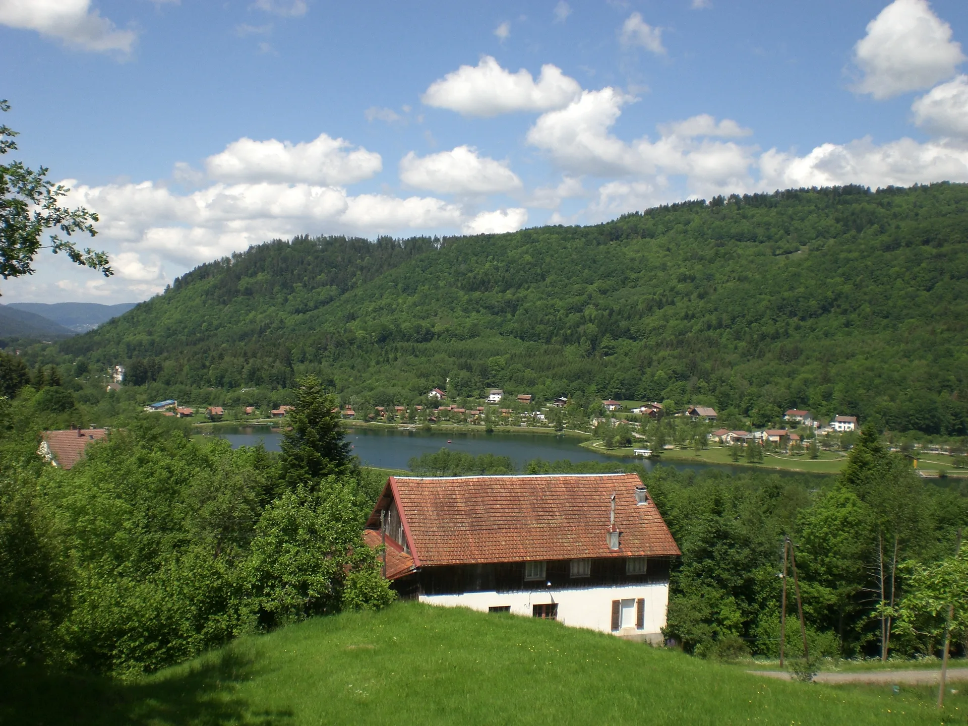 Lac de Saulxures sur-Moselotte à Saulxures-sur-Moselotte — À 1,3 km du lac