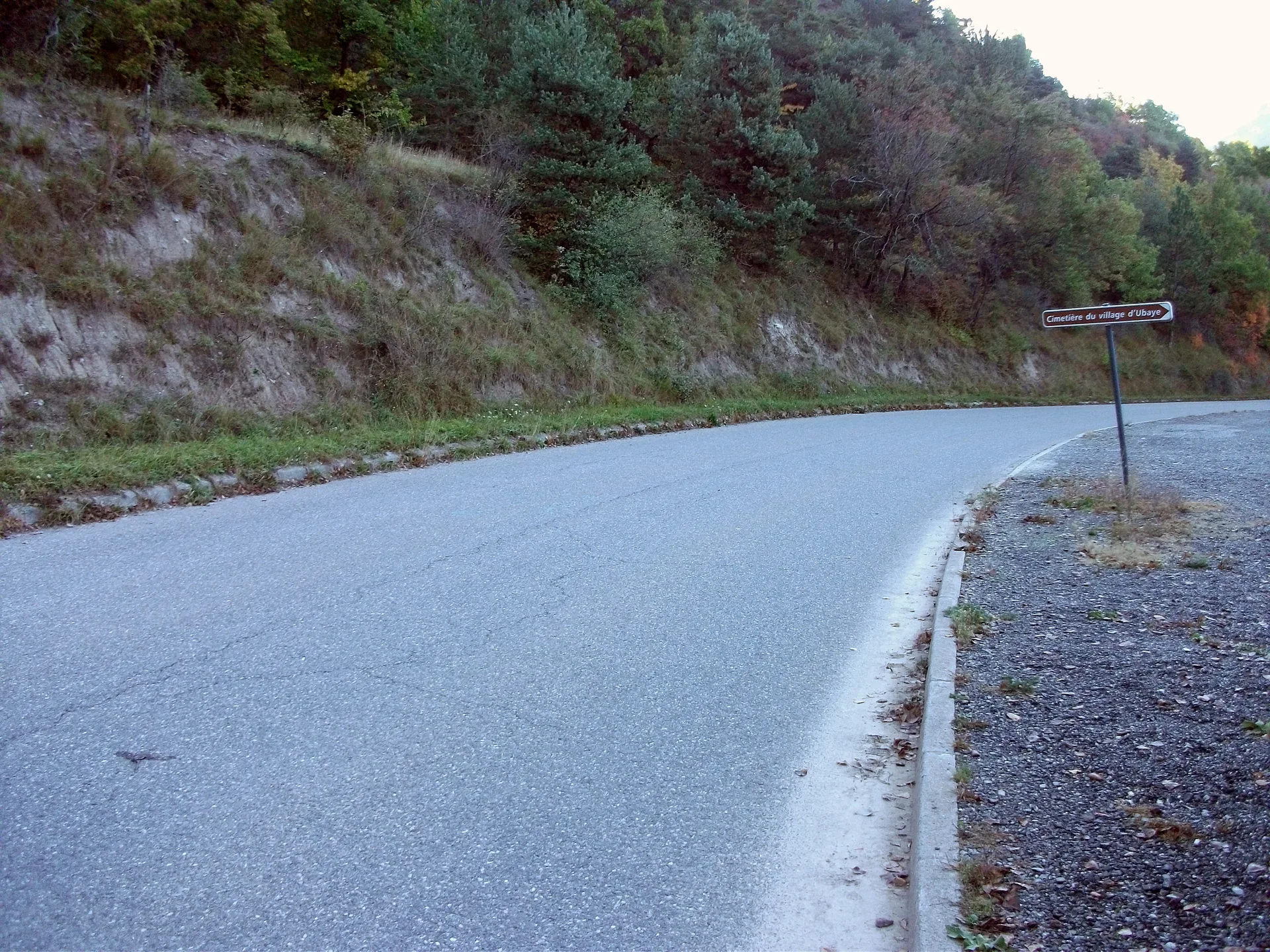 Lac de Serre Poncon à Le Lauzet-Ubaye — À 1,2 km du lac