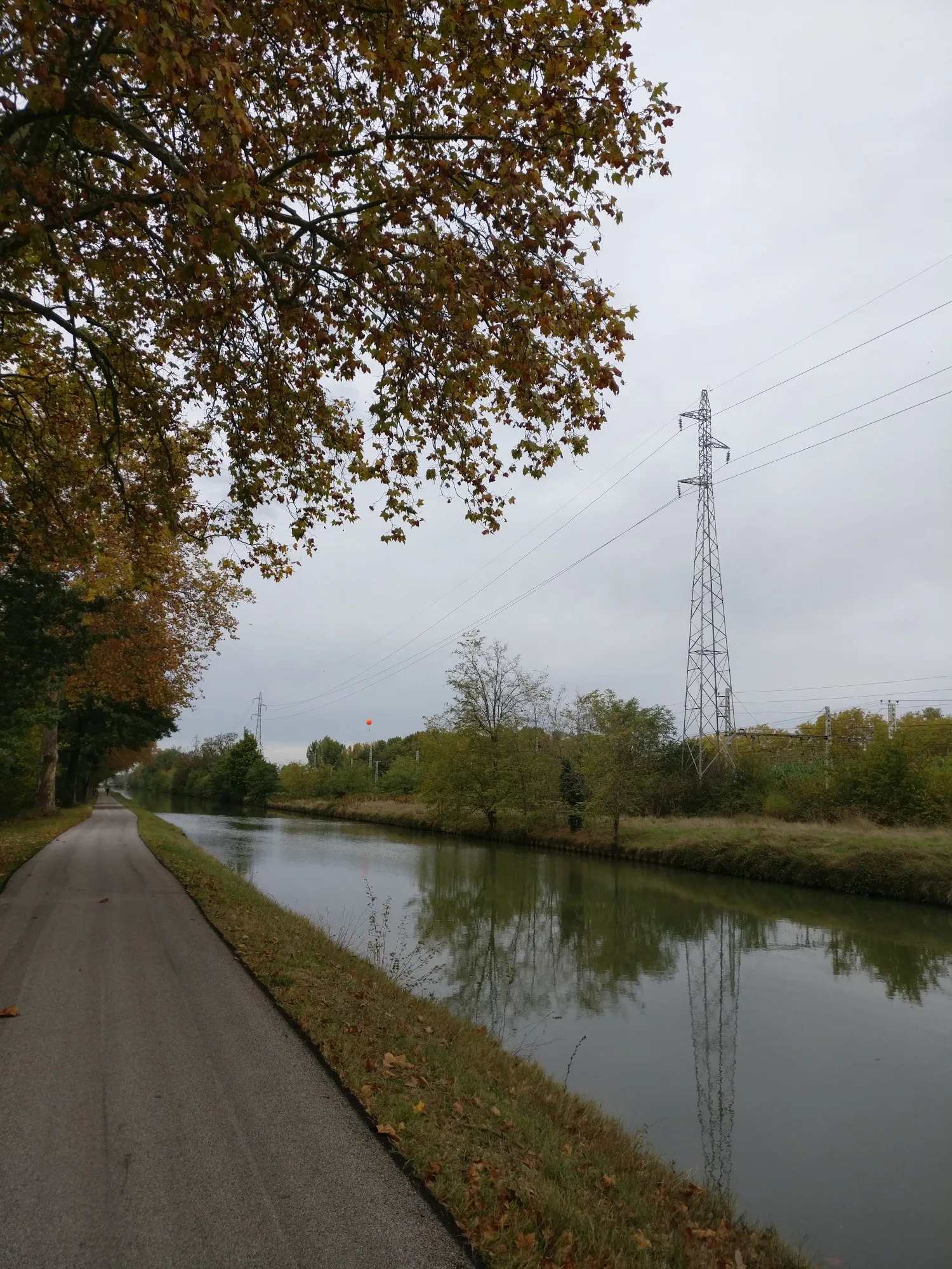 Lac de Sesquieres à Toulouse — À 1,9 km du lac