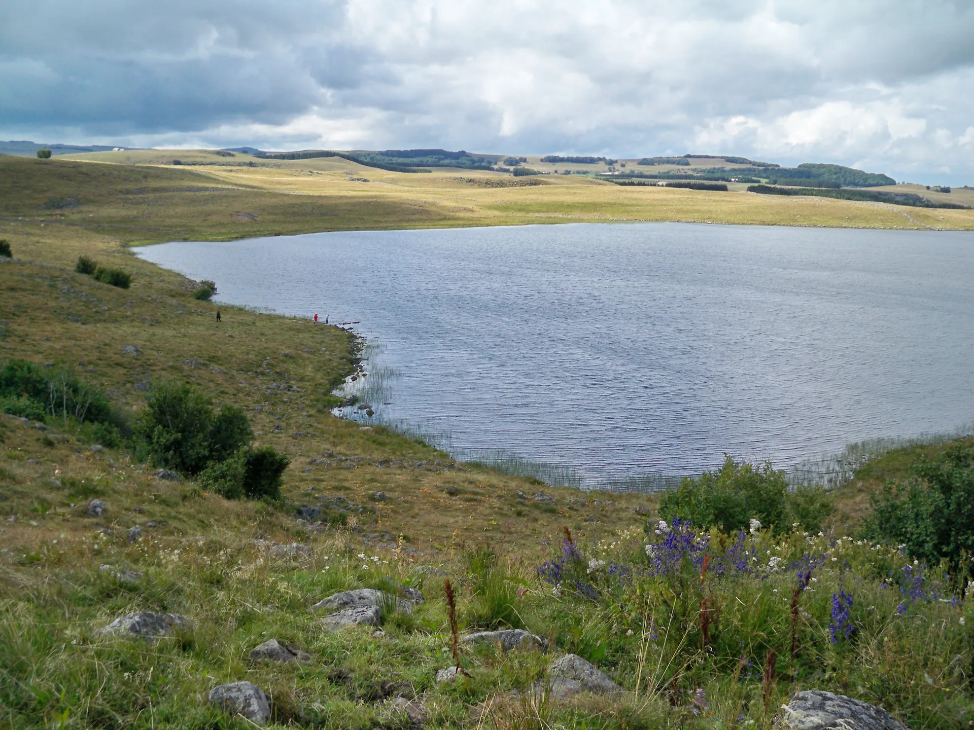 Lac de Souveyrols à Nasbinals — À 2,4 km du lac