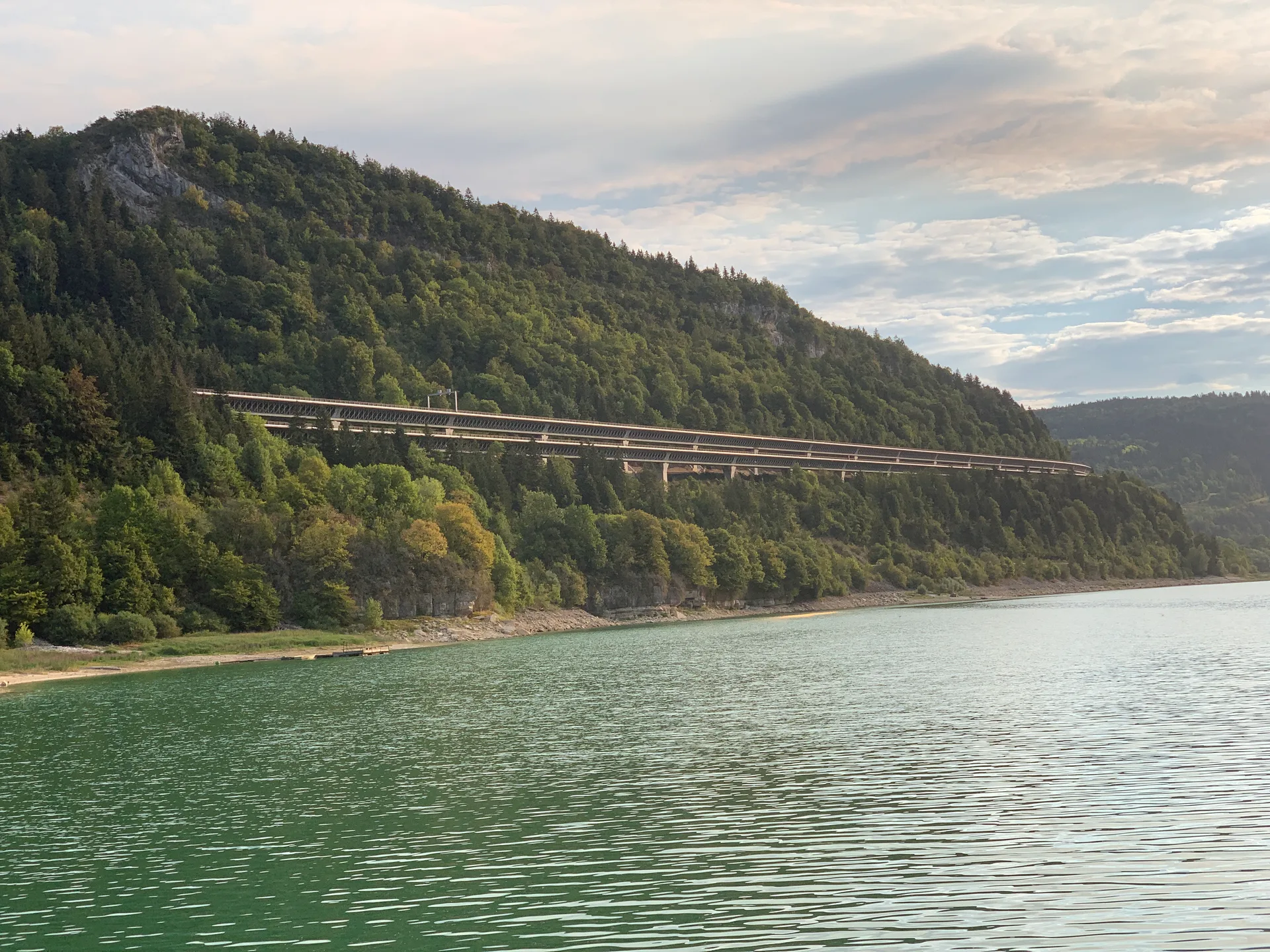 Lac de Sylan à Le Poizat-Lalleyriat — Sur le lac