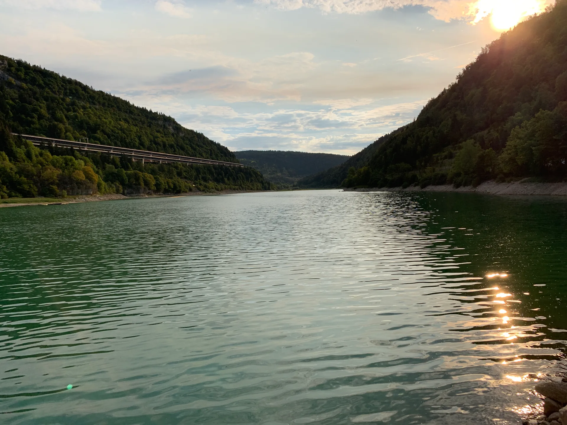 Lac de Sylan à Le Poizat-Lalleyriat — Sur le lac