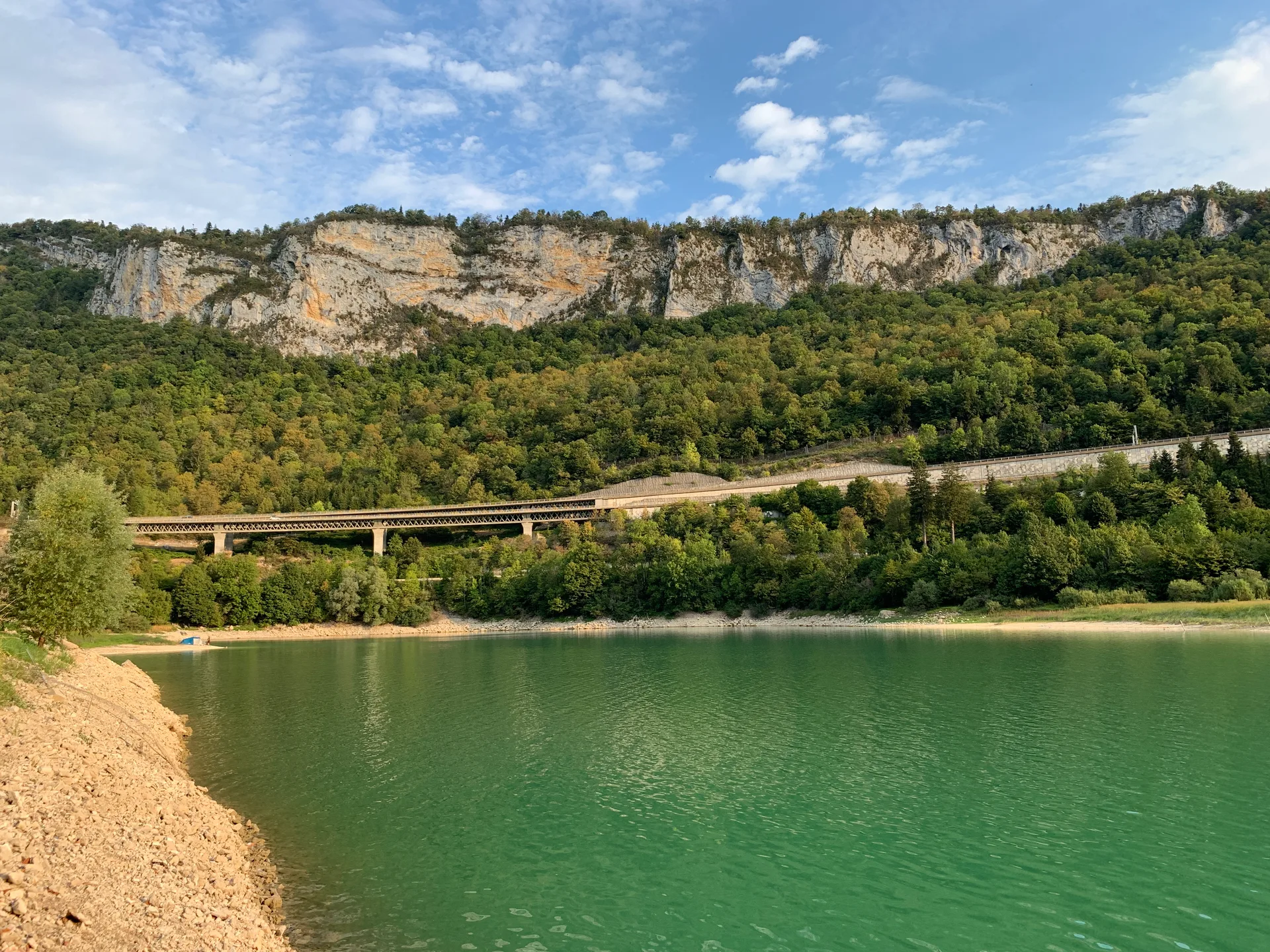 Lac de Sylan à Le Poizat-Lalleyriat — Sur le lac