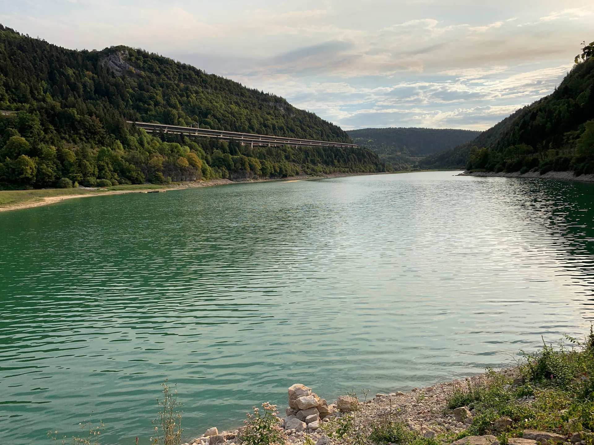 Lac de Sylan à Le Poizat-Lalleyriat — Sur le lac