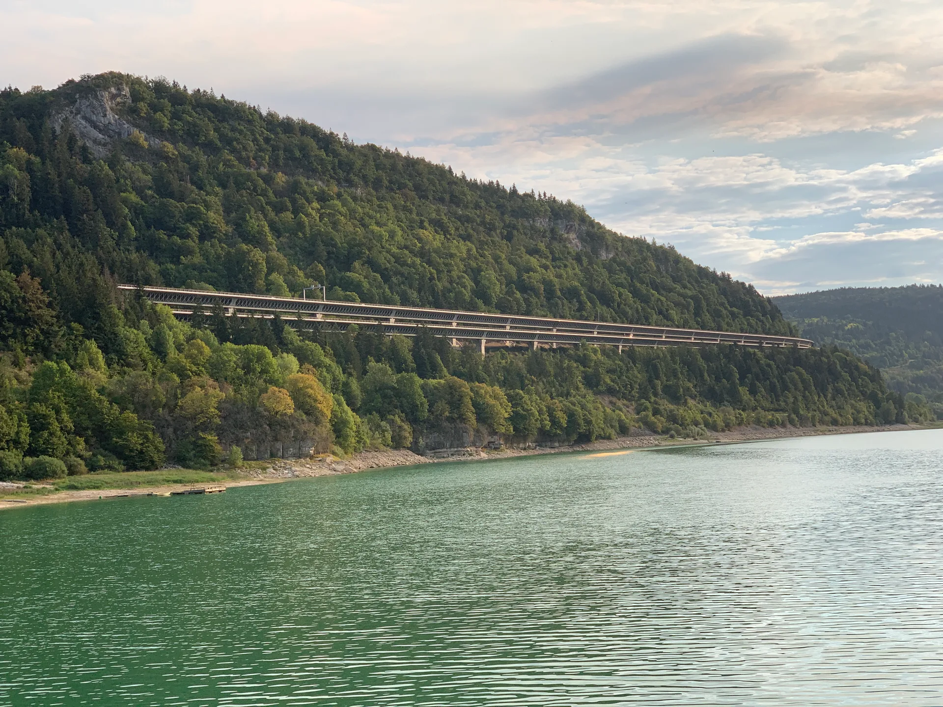 Lac de Sylan à Le Poizat-Lalleyriat — Sur le lac