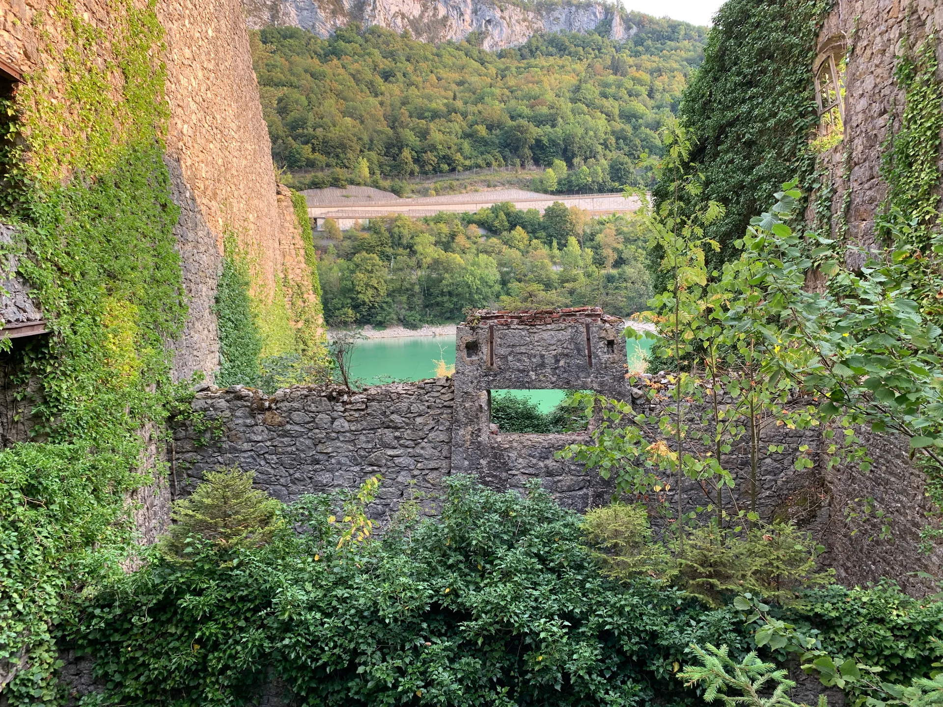 Lac de Sylan à Le Poizat-Lalleyriat — Sur le lac