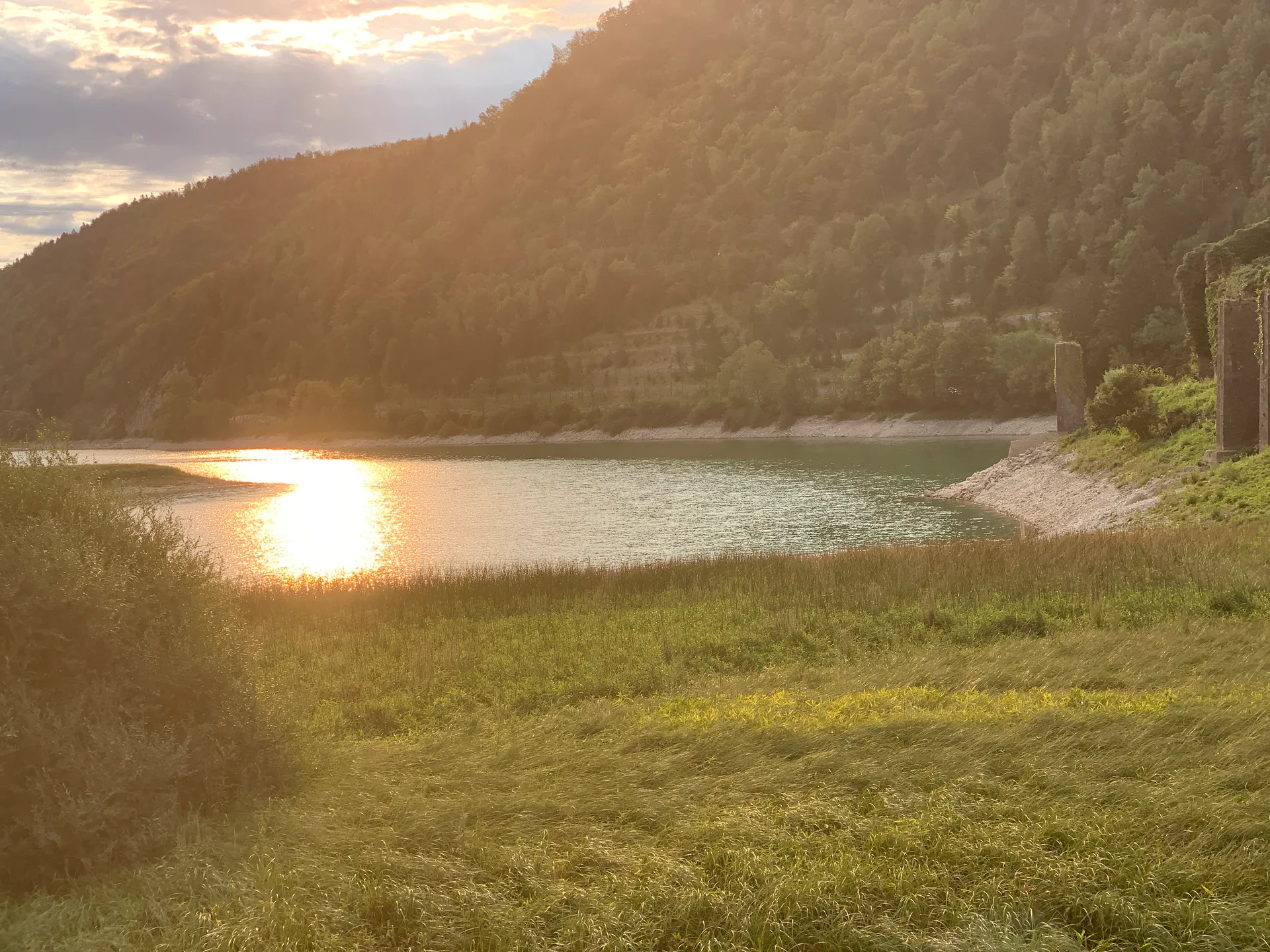 Lac de Sylan à Le Poizat-Lalleyriat — À 272 m du lac