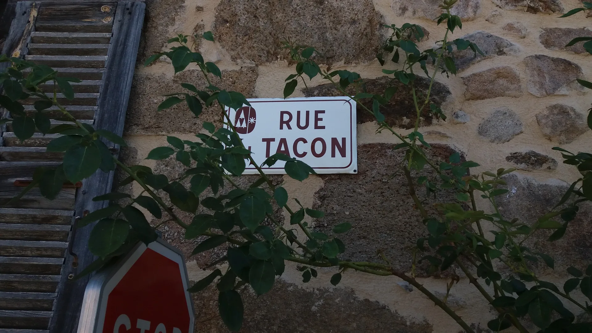 Lac de Ternay à Savas — À 2,7 km du lac