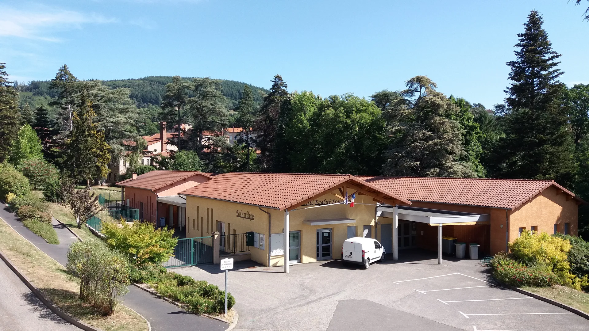 Lac de Ternay à Savas — À 2,7 km du lac