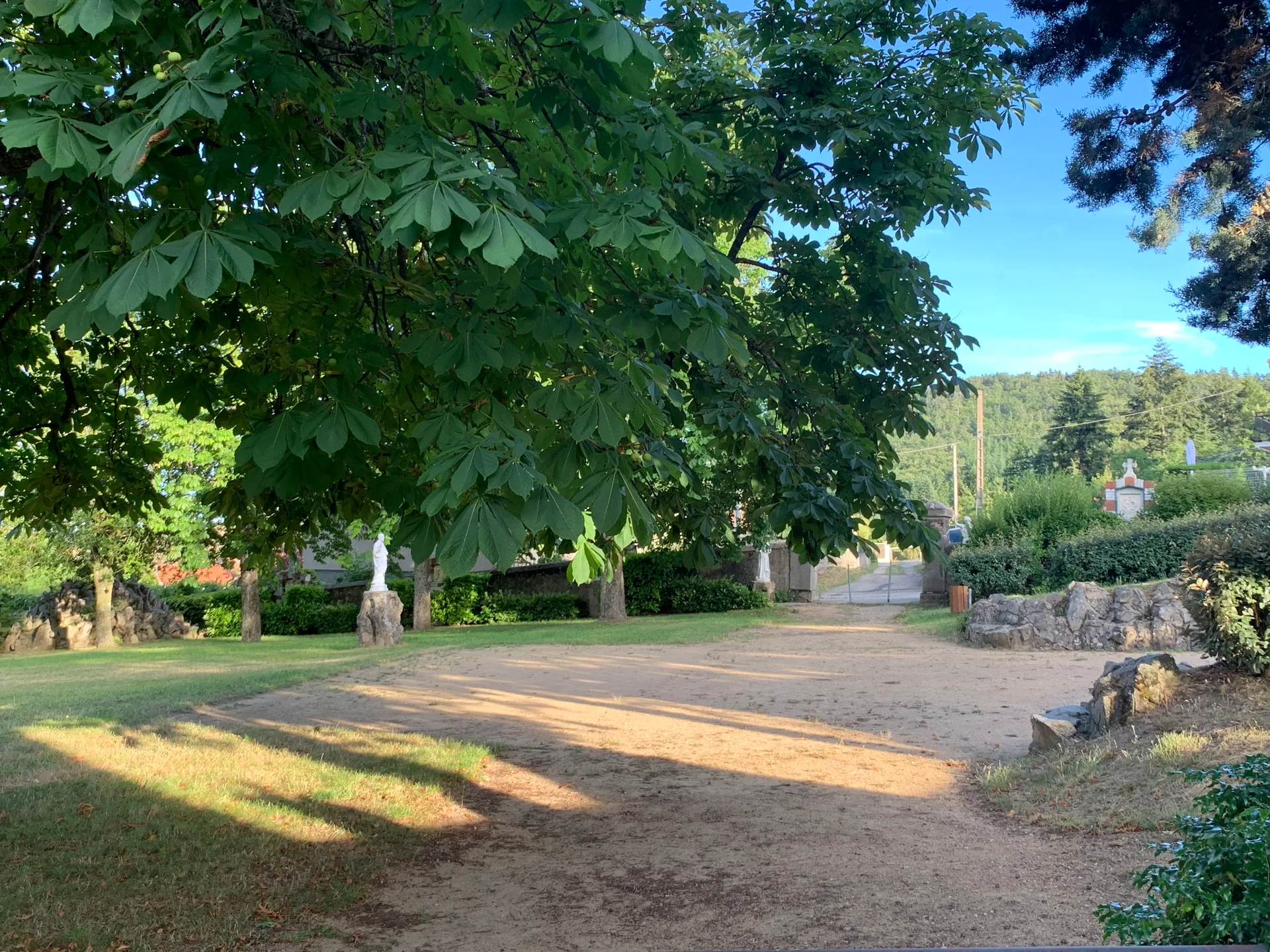 Lac de Ternay à Savas — À 3,0 km du lac