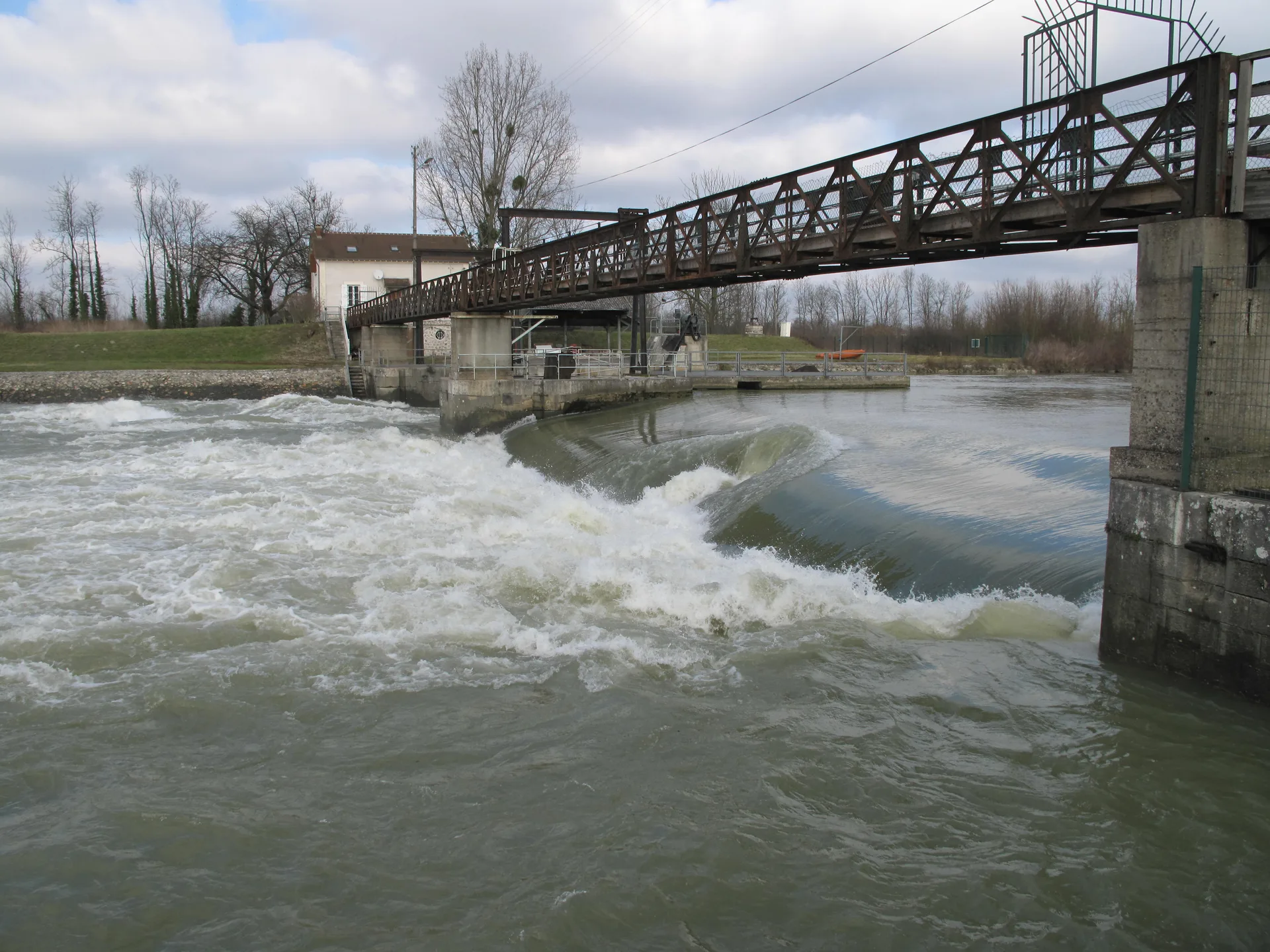Lac de Vaires à Vaires-sur-Marne — À 260 m du lac