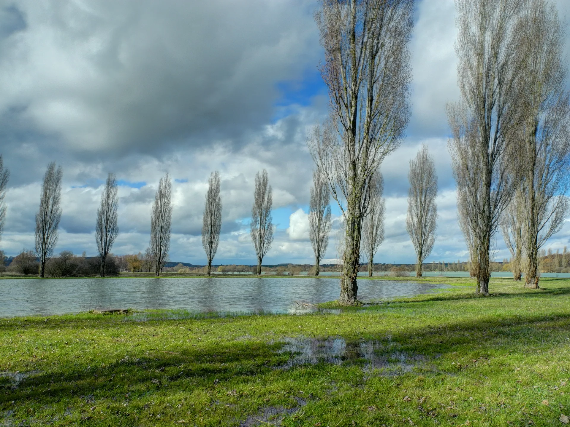 Lac de Vaivre à Vaivre-et-Montoille — Sur le lac