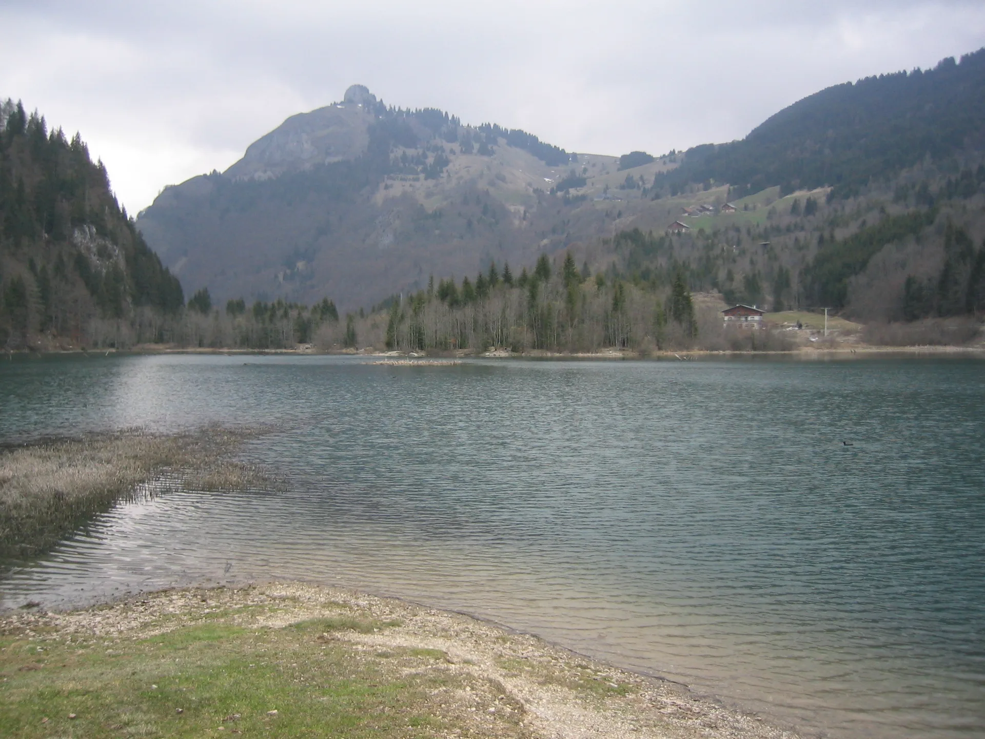 Lac de Vallon à Bellevaux — Sur le lac