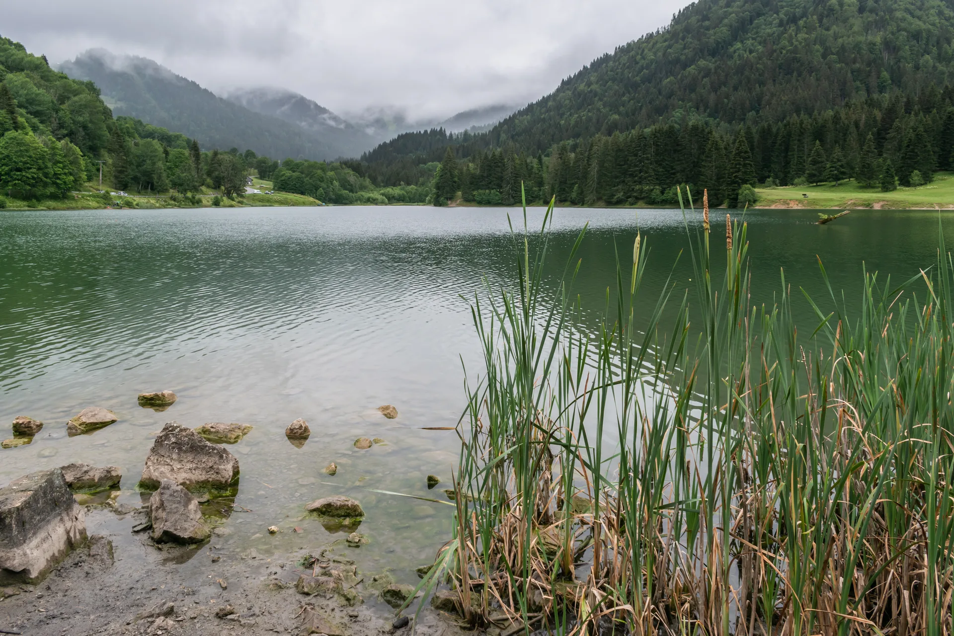 Lac de Vallon à Bellevaux — Sur le lac