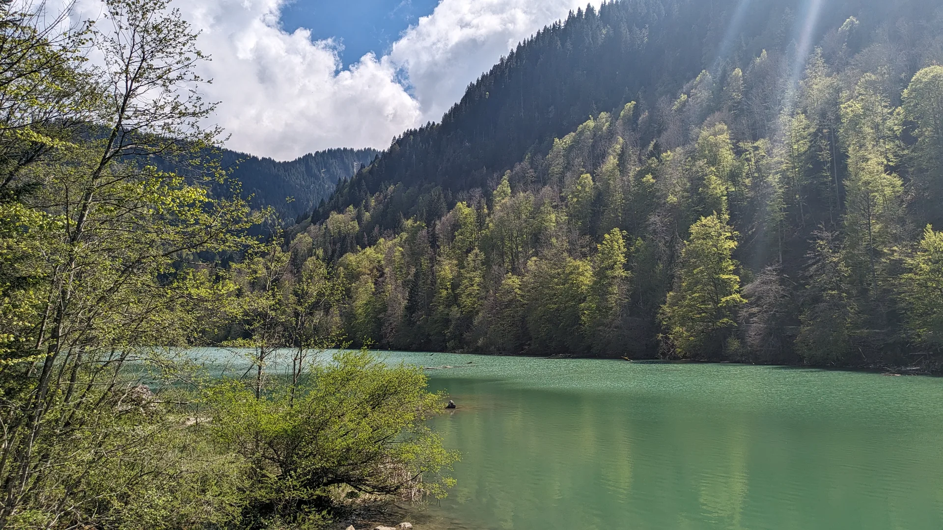 Lac de Vallon à Bellevaux — À 264 m du lac
