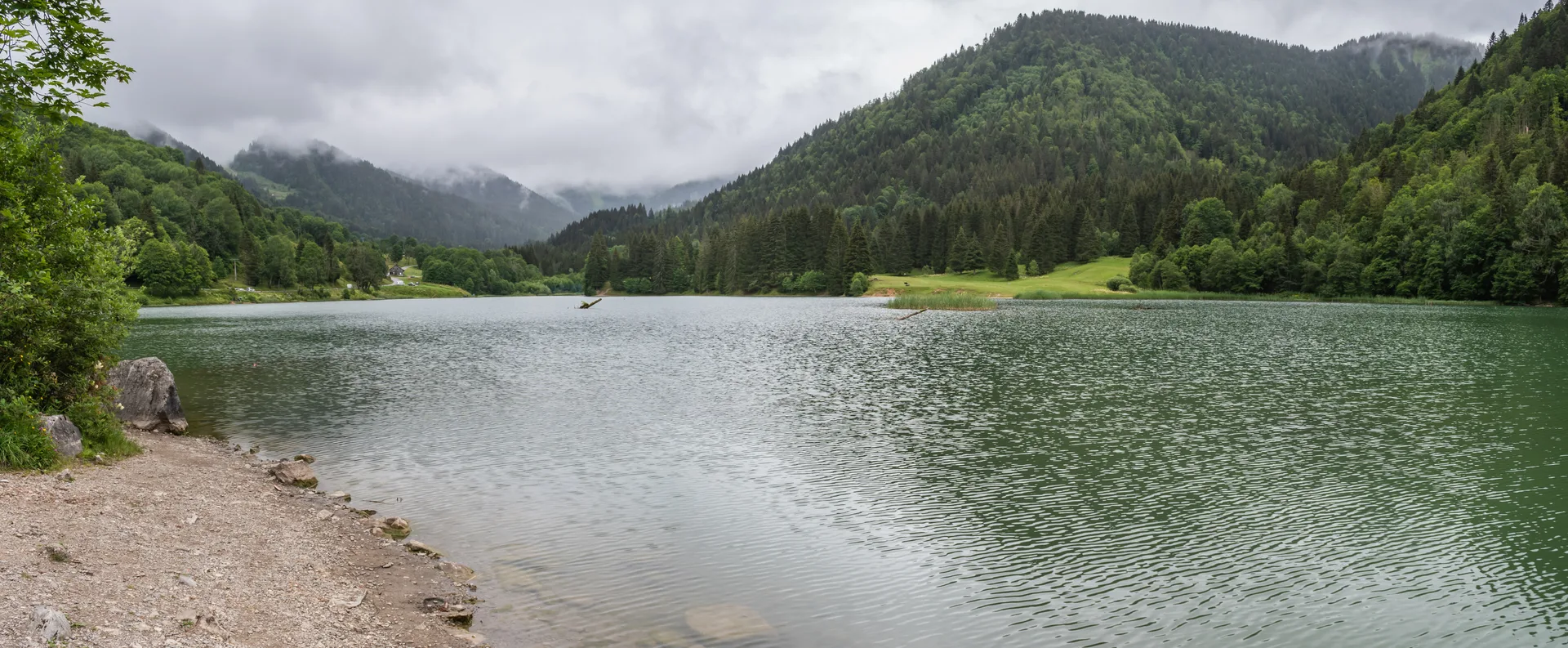 Lac de Vallon à Bellevaux — À 282 m du lac