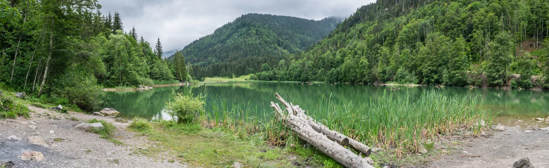 Lac de Vallon à Bellevaux — À 334 m du lac
