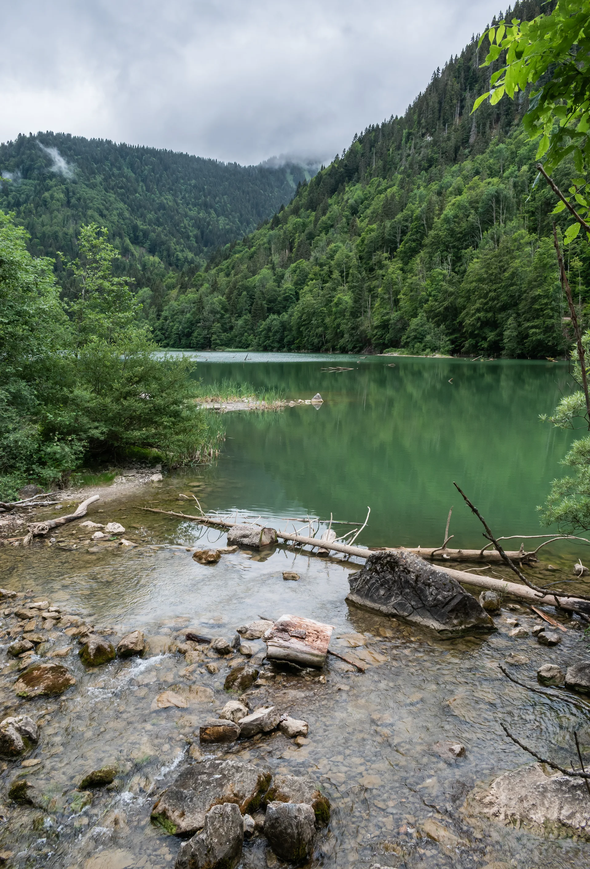 Lac de Vallon à Bellevaux — À 375 m du lac