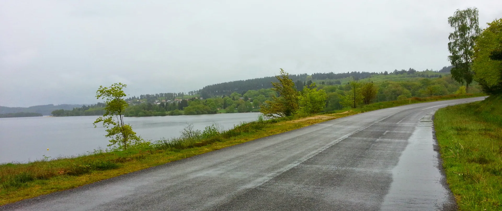 Lac de Vassiviere 01 à Peyrat-le-Château — À 2,8 km du lac