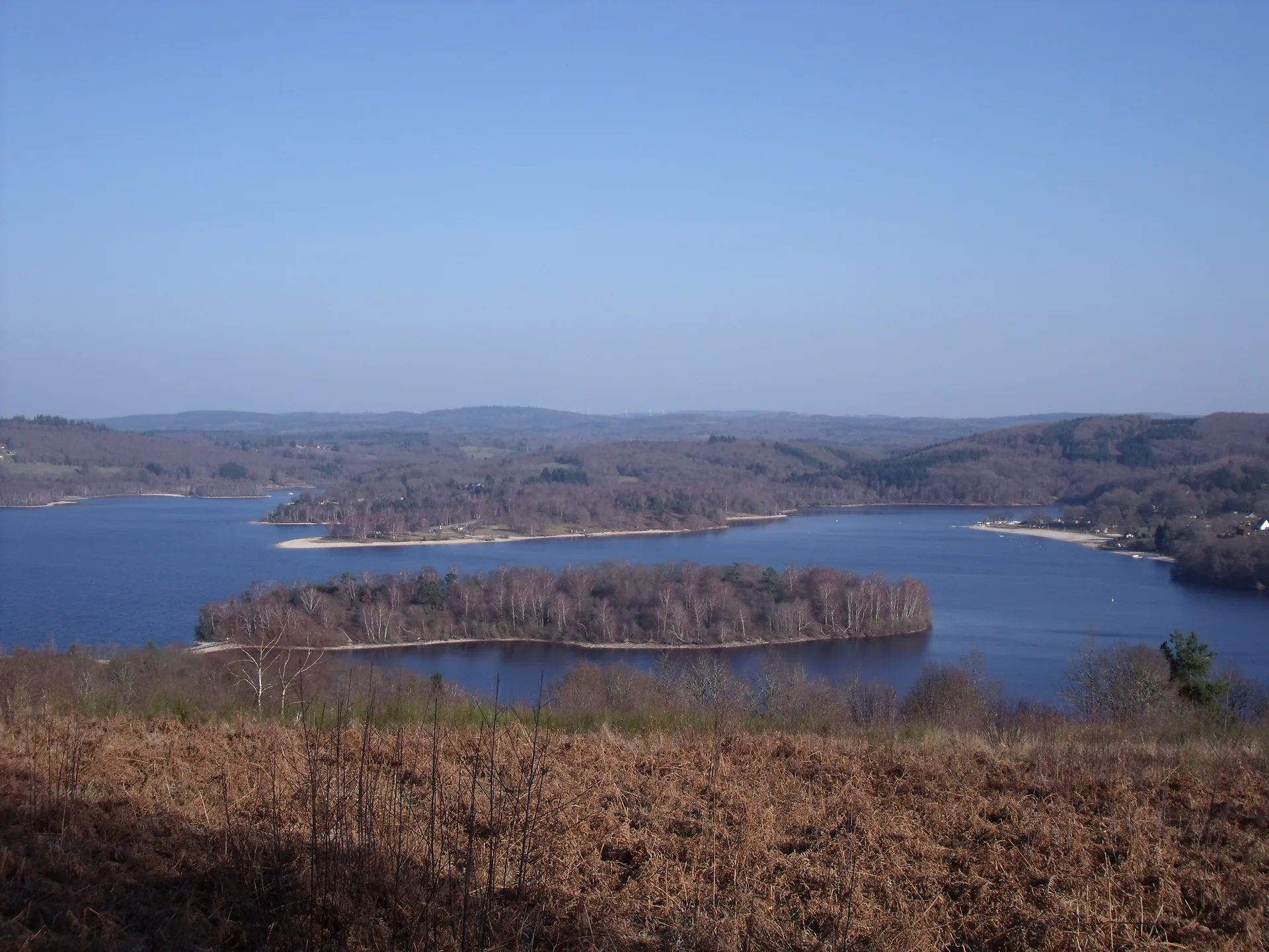 Lac de Vassiviere à Royère-de-Vassivière — À 1,4 km du lac