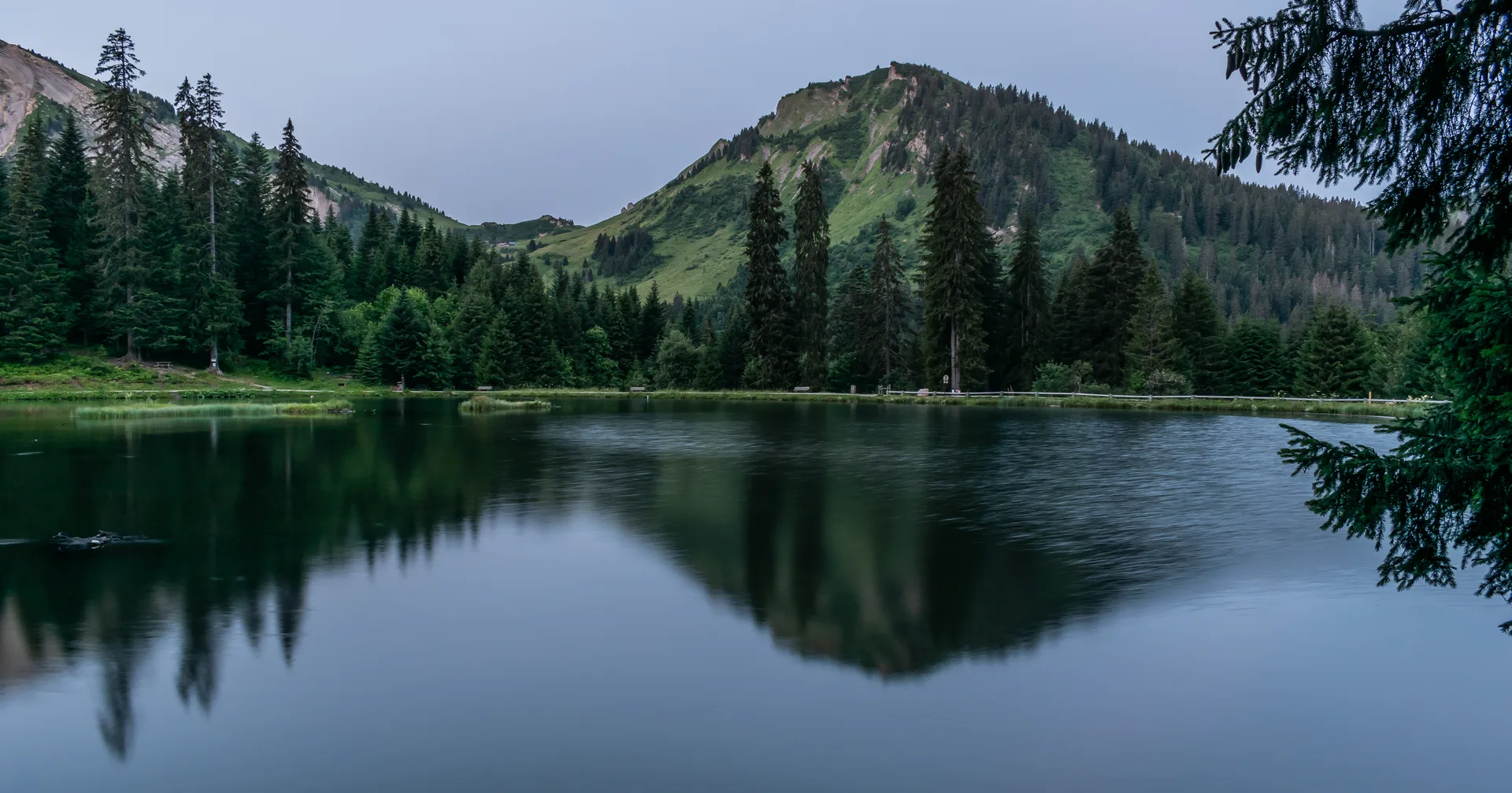 Lac de Vernant à Samoëns — Sur le lac