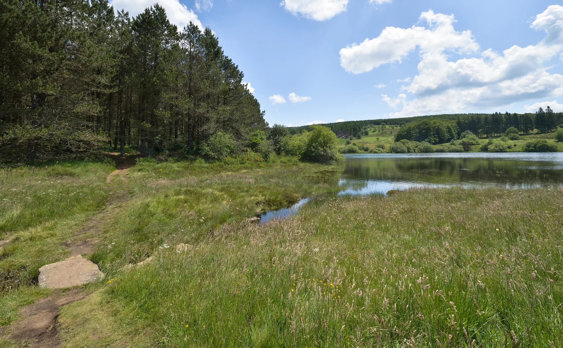 Lac de Vesole à Prémian — À 616 m du lac