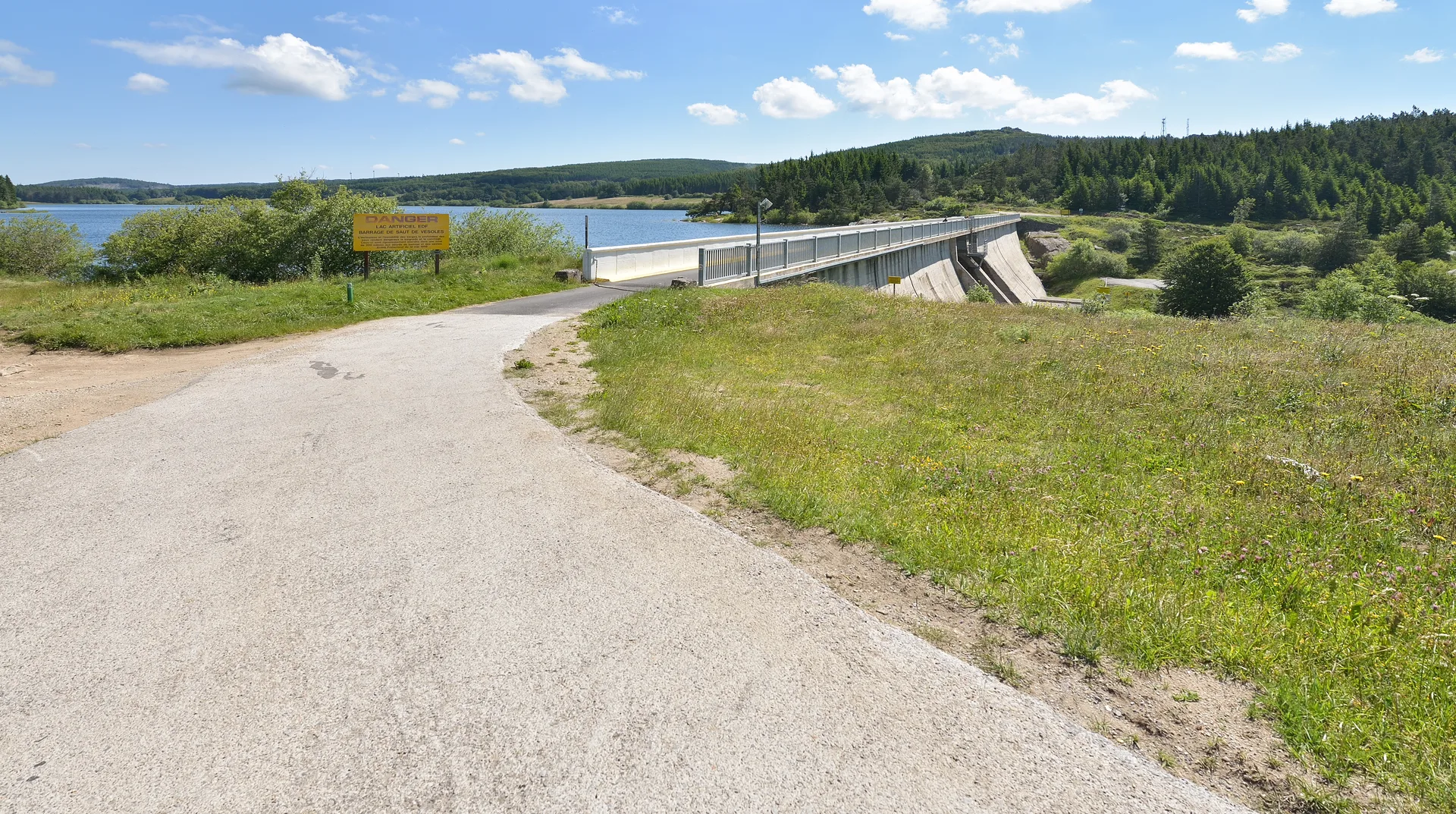 Lac de Vesole à Prémian — À 688 m du lac