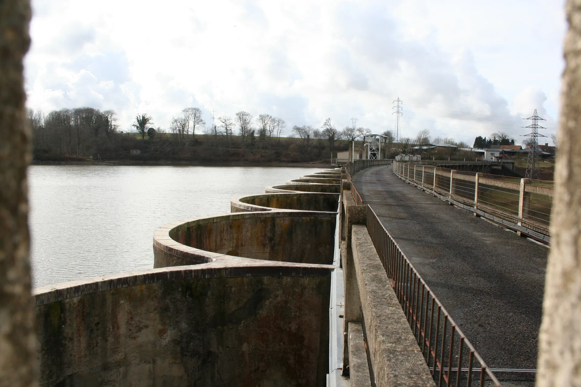 Lac de Vezins à Isigny-le-Buat — À 211 m du lac