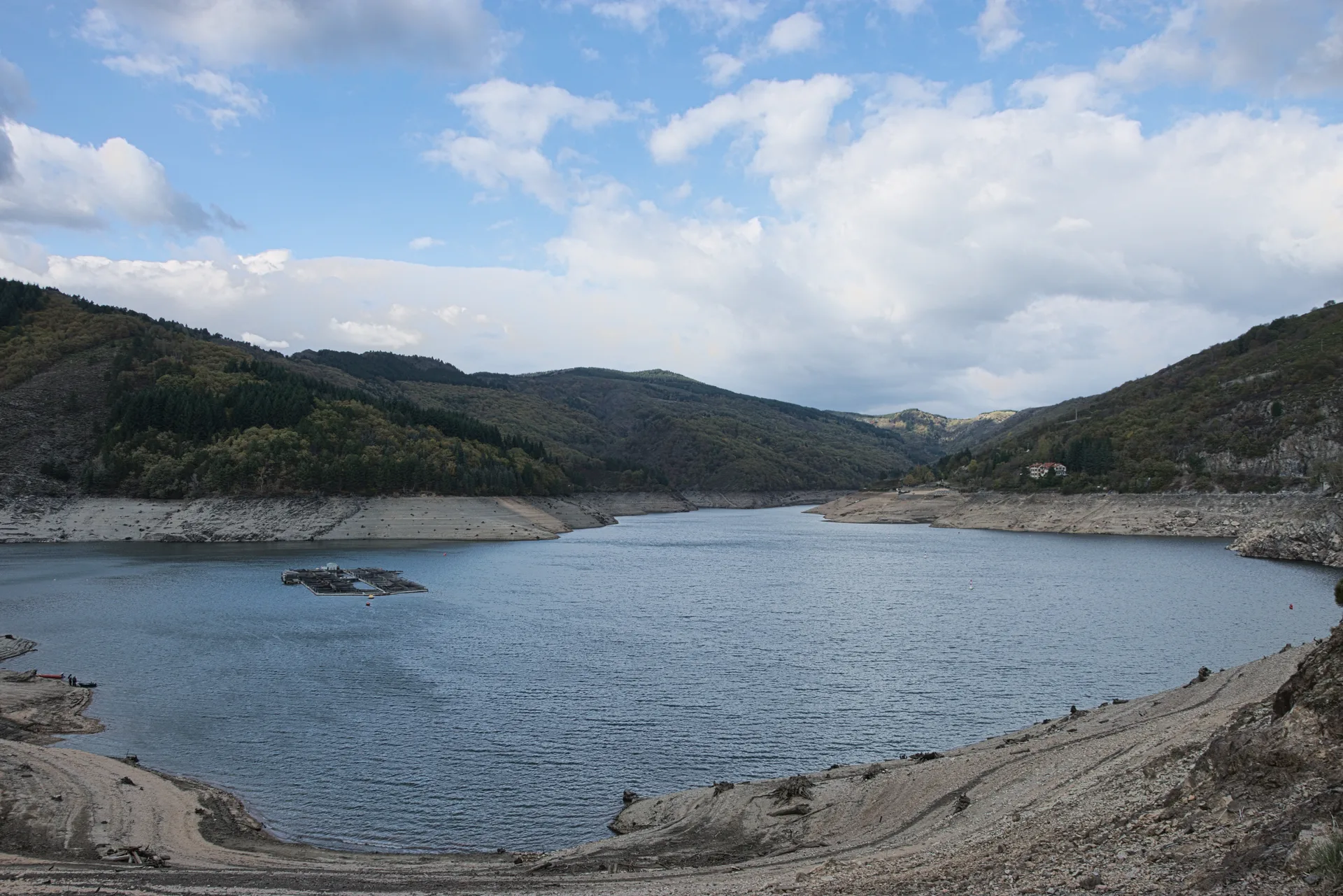 Lac de Villefort à Villefort — Sur le lac