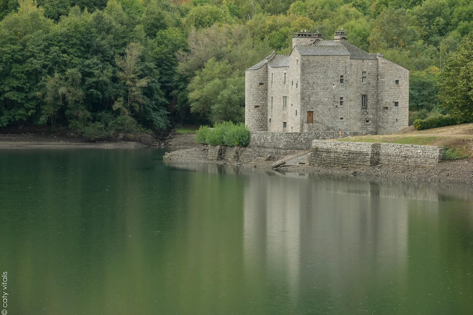 Lac de Villefort à Villefort — À 2,5 km du lac