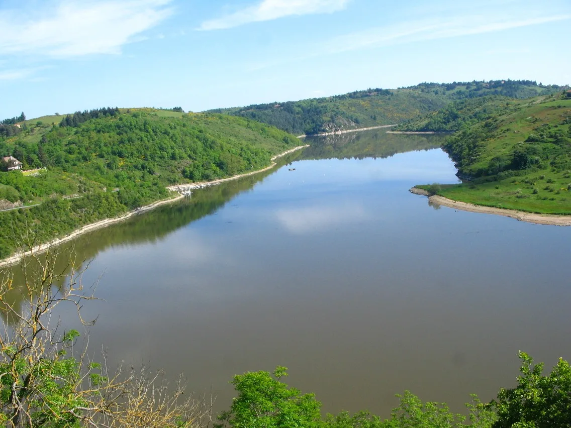 Lac de Villerest à Villerest — À 2,9 km du lac