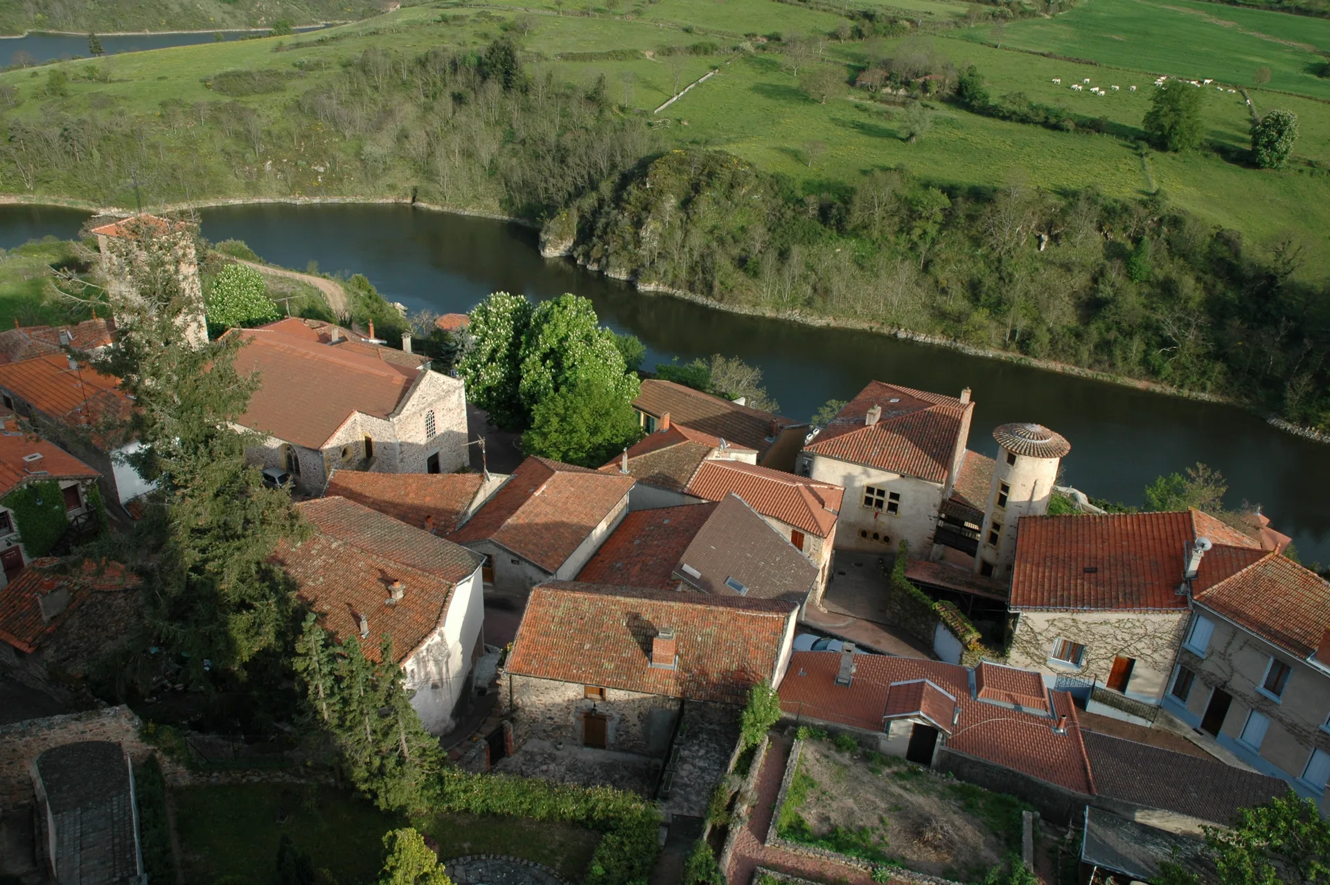 Lac de Villerest à Villerest — À 2,9 km du lac